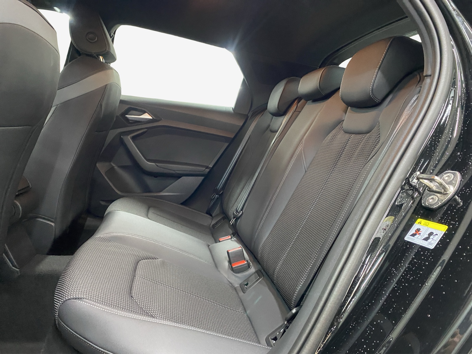 AUDI A1 Sportback 30 TFSI S Line S-tronic-image-11