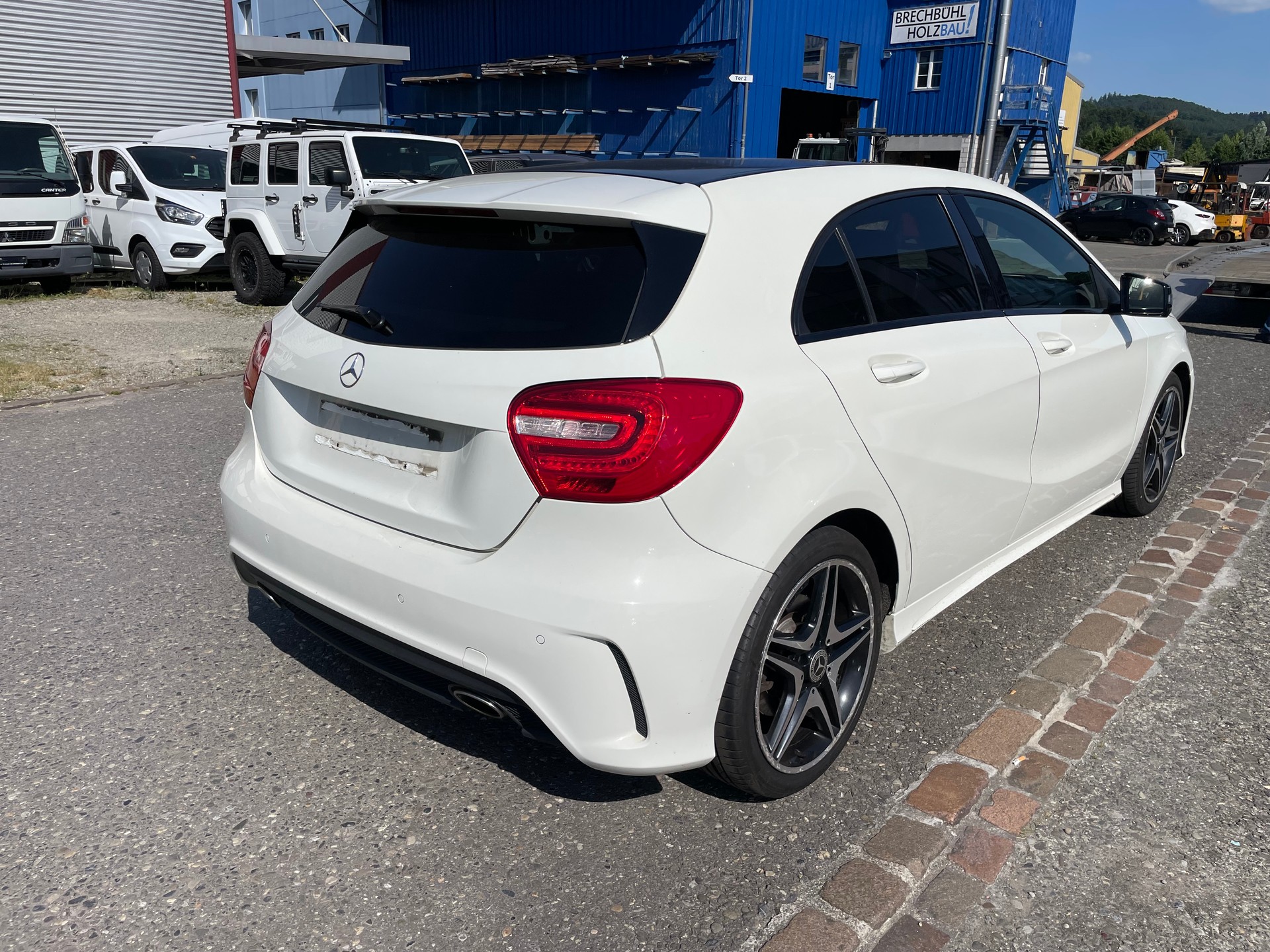 MERCEDES-BENZ A 220 CDI AMG Line 7G-DCT-image-4