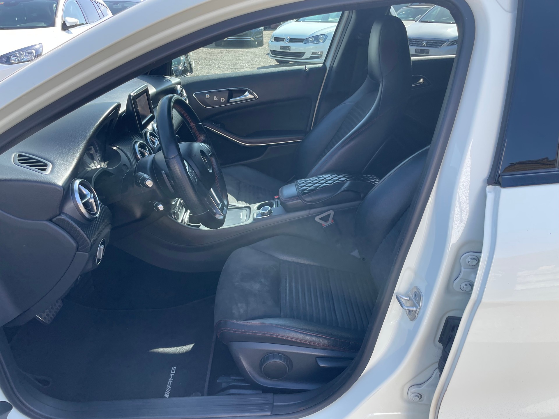 MERCEDES-BENZ A 220 CDI AMG Line 7G-DCT-image-11