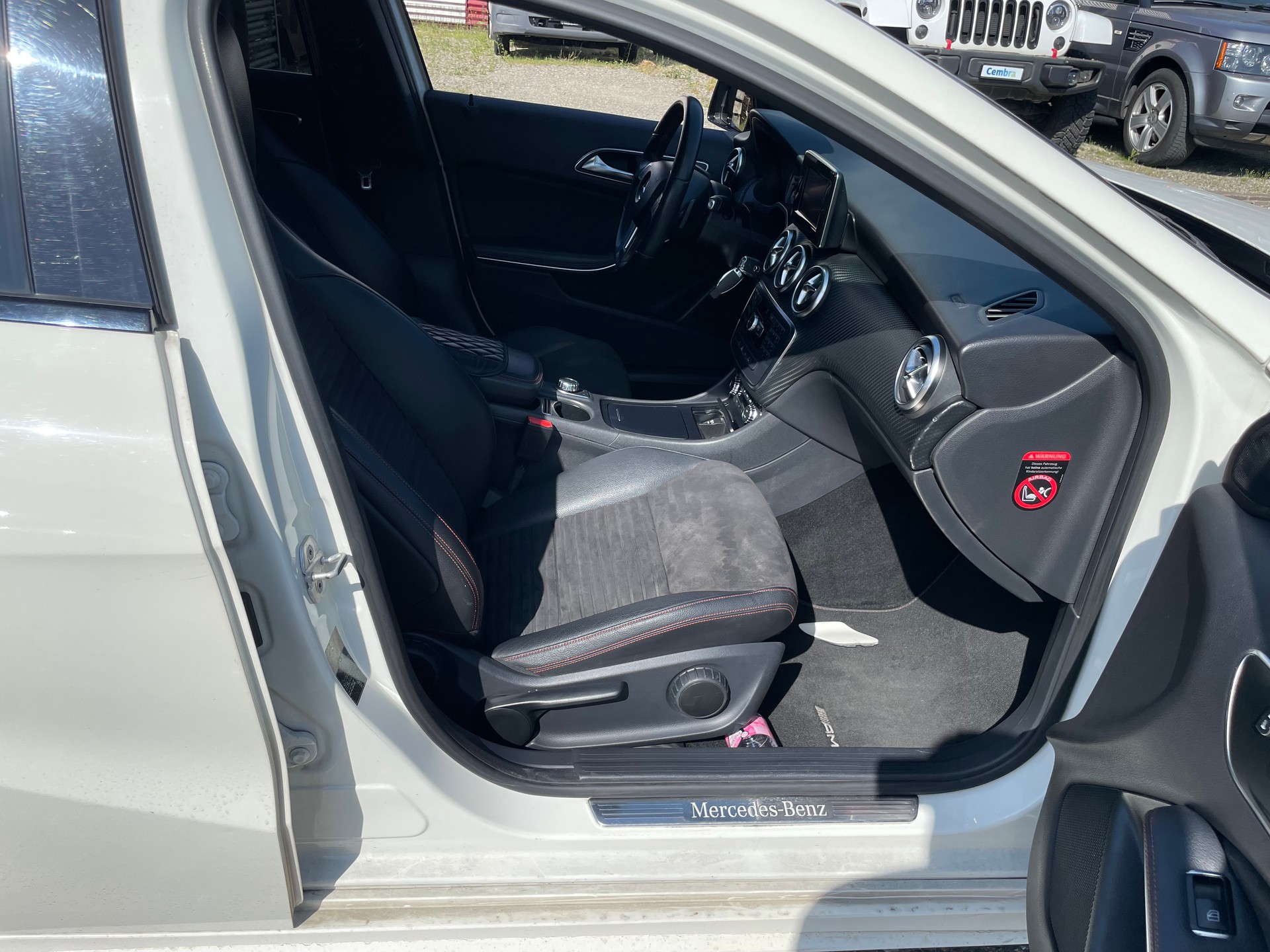 MERCEDES-BENZ A 220 CDI AMG Line 7G-DCT-image-12