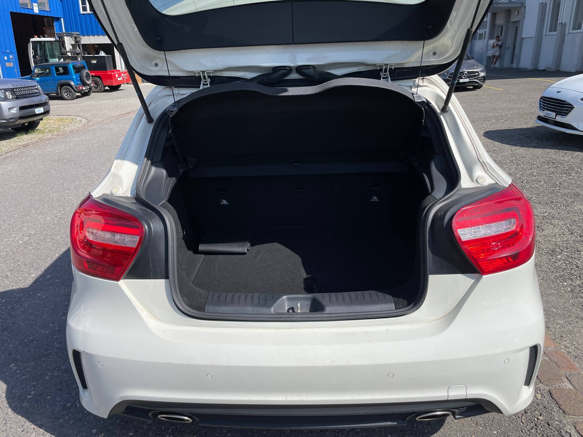 MERCEDES-BENZ A 220 CDI AMG Line 7G-DCT-image-14
