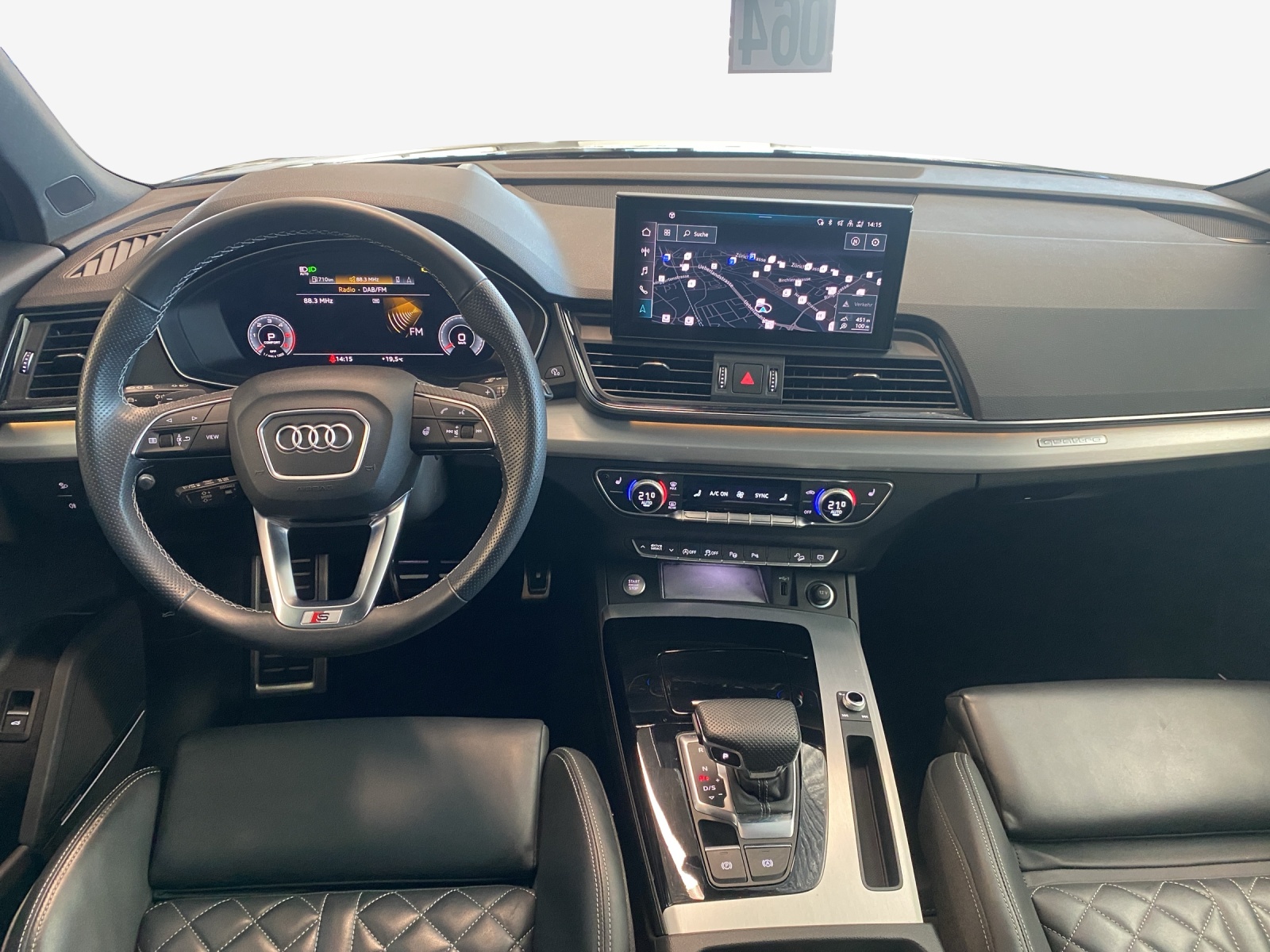 AUDI Q5 40 TDI Black Edition quattro S-tronic-image-8