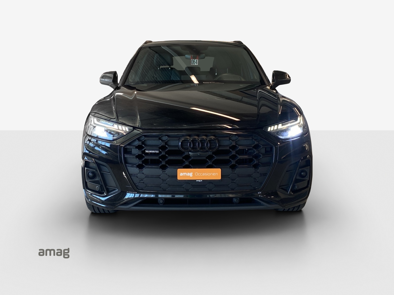 AUDI Q5 40 TDI Black Edition quattro S-tronic-image-6