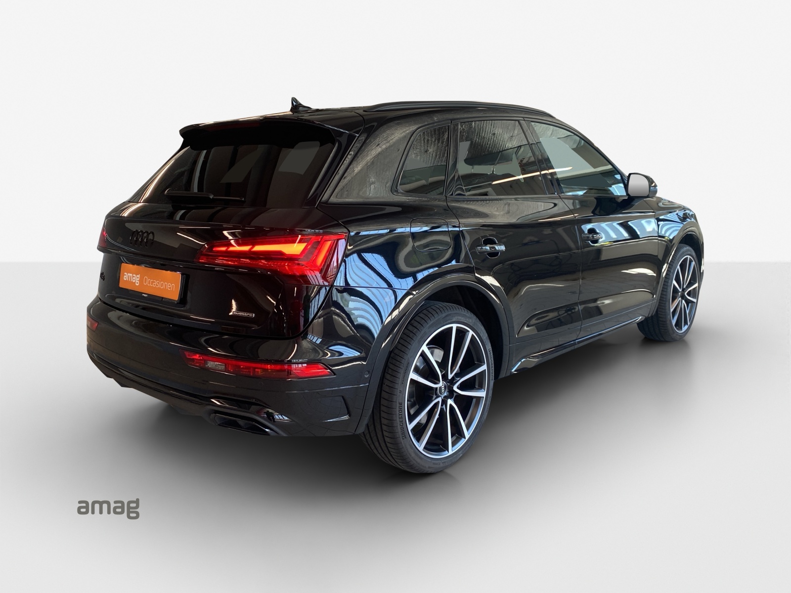 AUDI Q5 40 TDI Black Edition quattro S-tronic-image-4