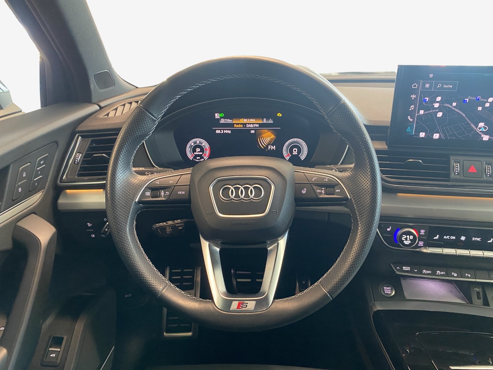AUDI Q5 40 TDI Black Edition quattro S-tronic-image-9
