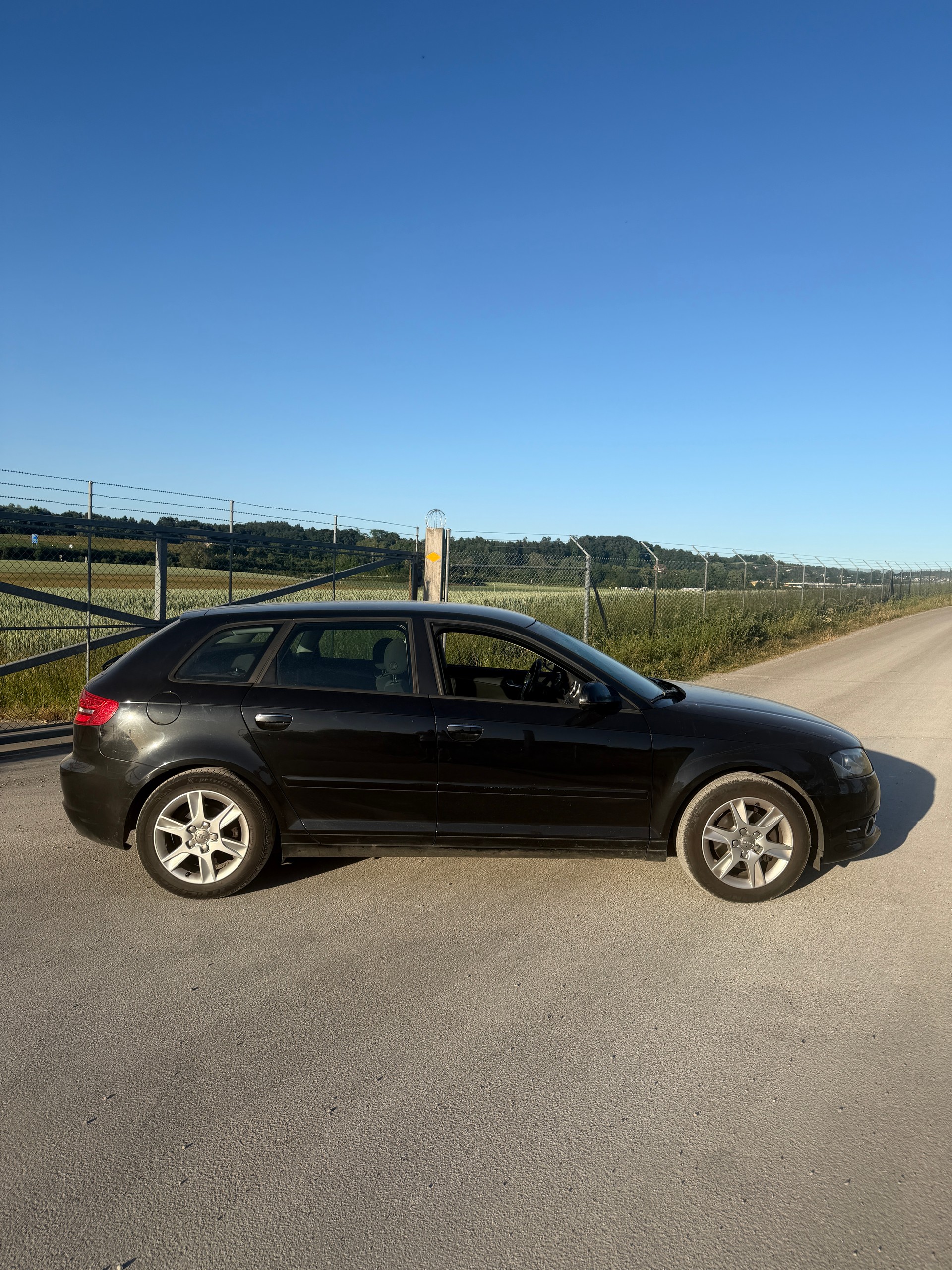 AUDI A3 Sportback 1.4 TFSI Ambiente-image-6
