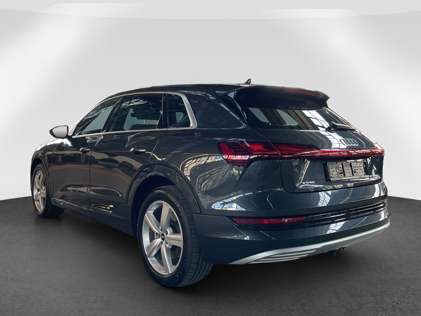 AUDI e-tron 55 Advanced quattro-image-3