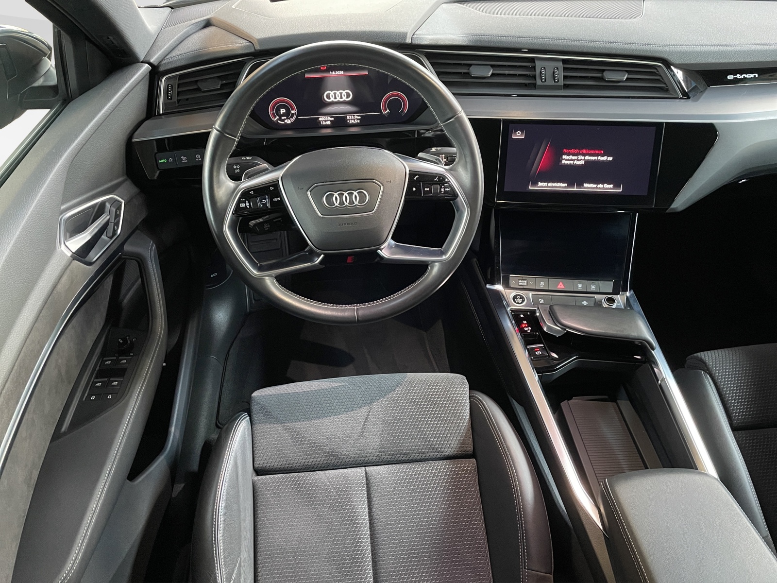 AUDI e-tron 55 Advanced quattro-image-7