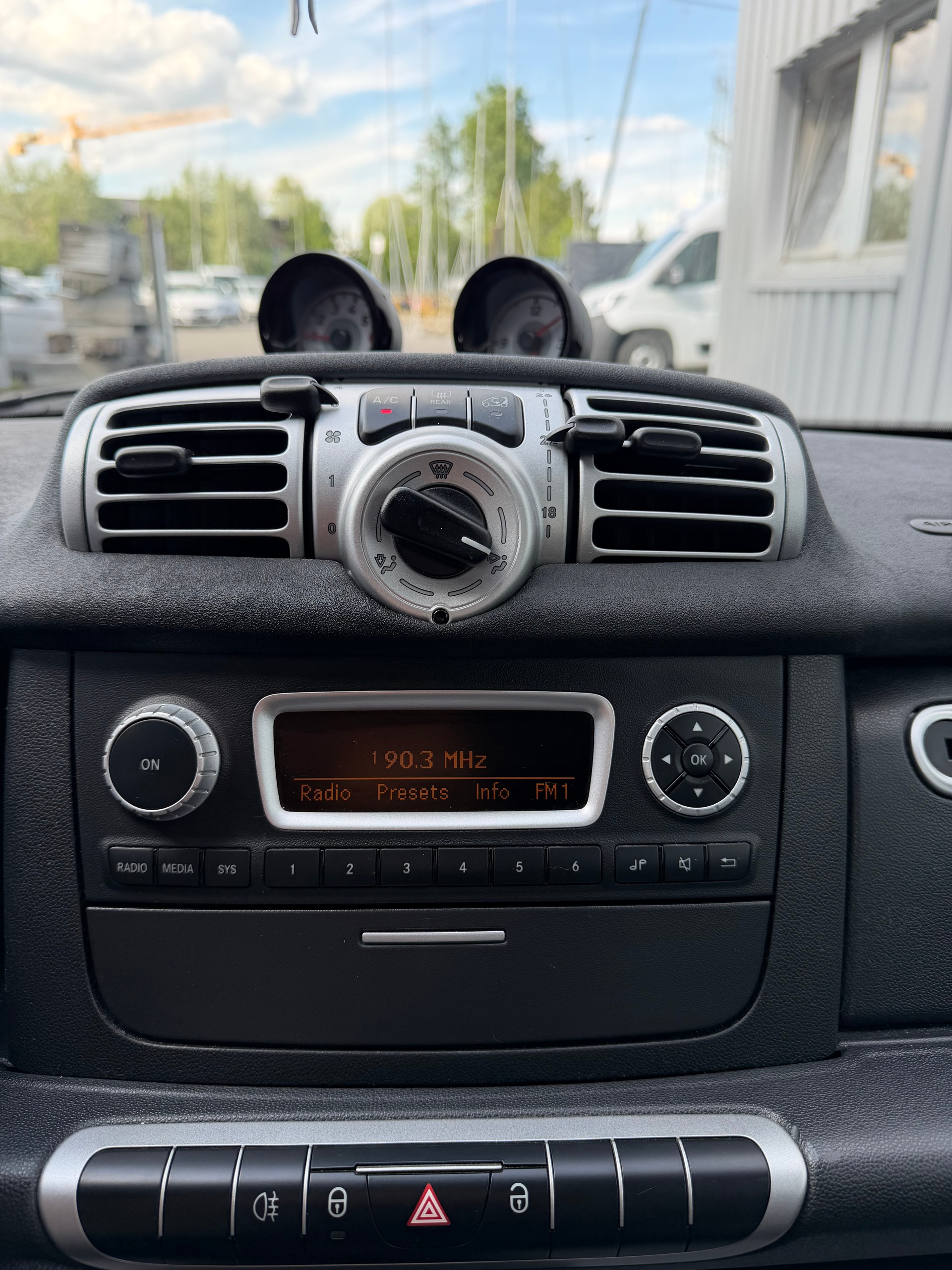SMART fortwo black & white limited mhd softouch-image-12