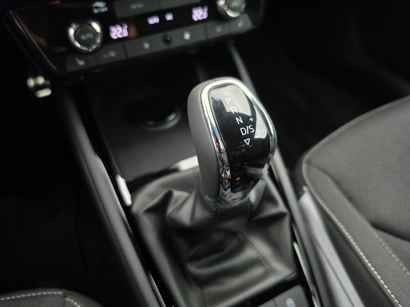 SKODA Kamiq 1.0 TSI Dynamic DSG-image-13