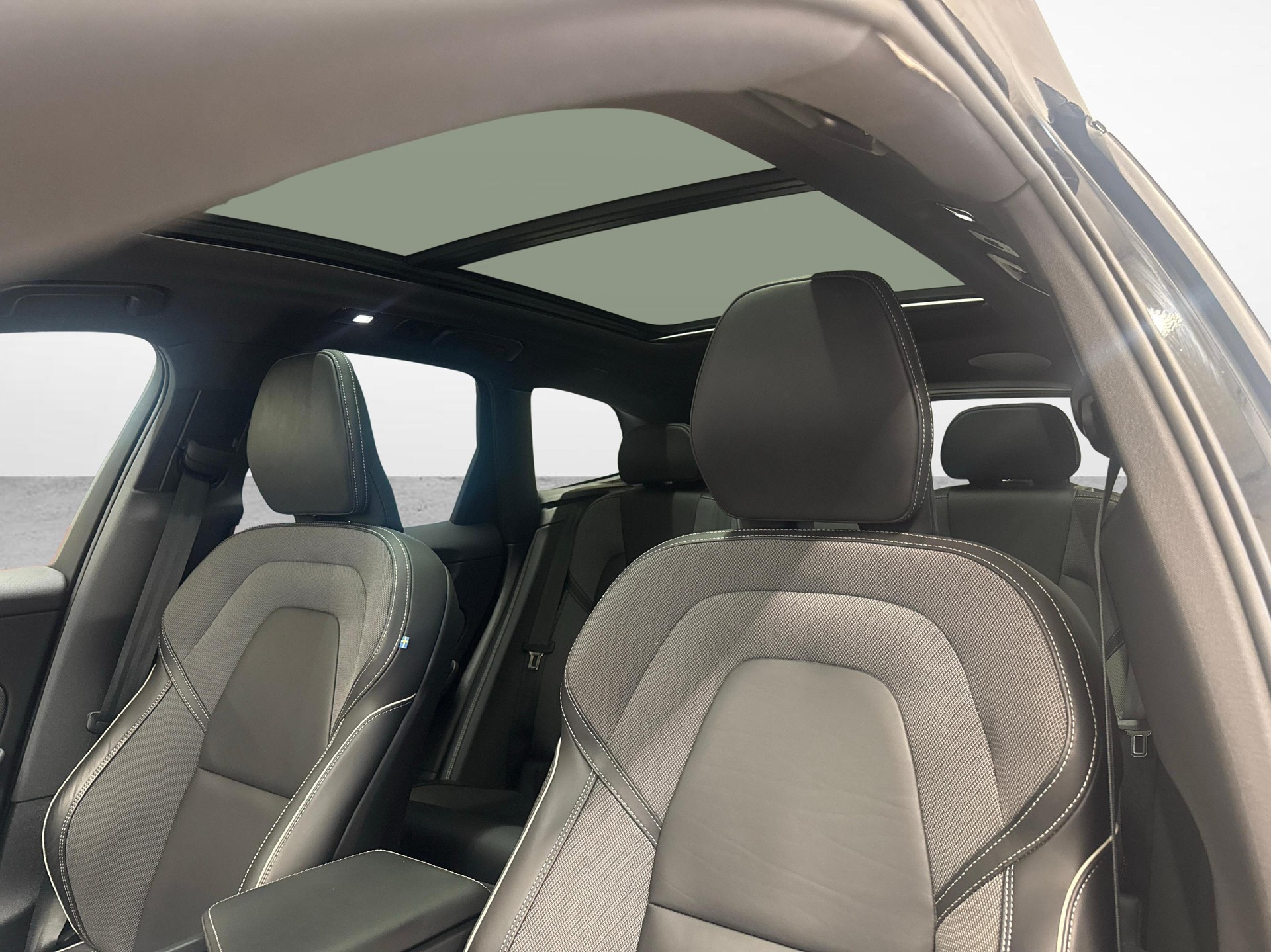 VOLVO XC60 2.0 T8 TE Ultra Dark eAWD + Ruote invernali incluse-image-12