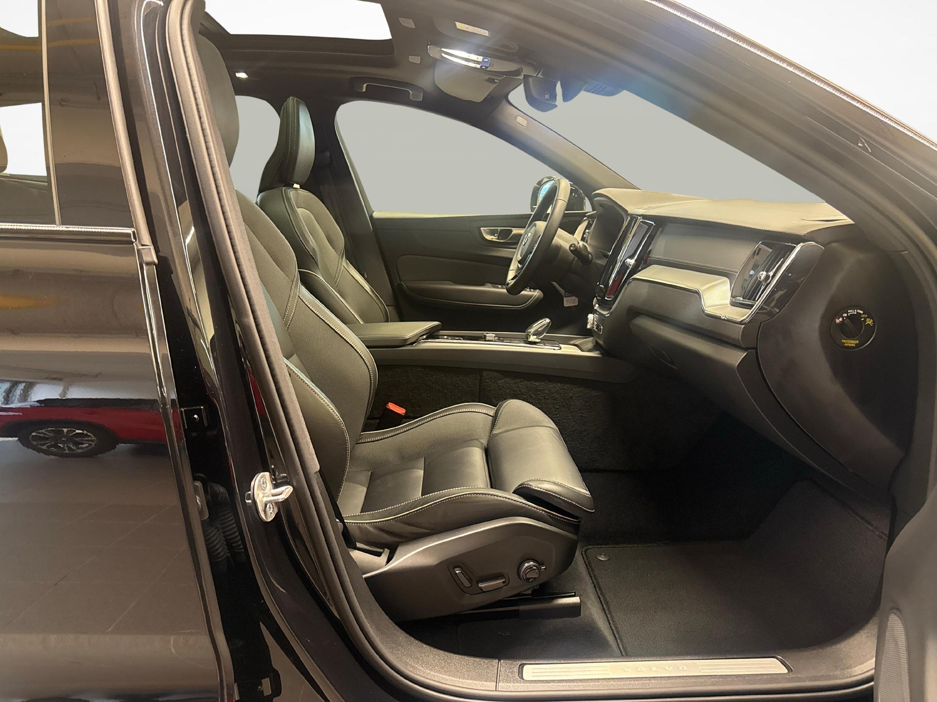 VOLVO XC60 2.0 T8 TE Ultra Dark eAWD + Ruote invernali incluse-image-11