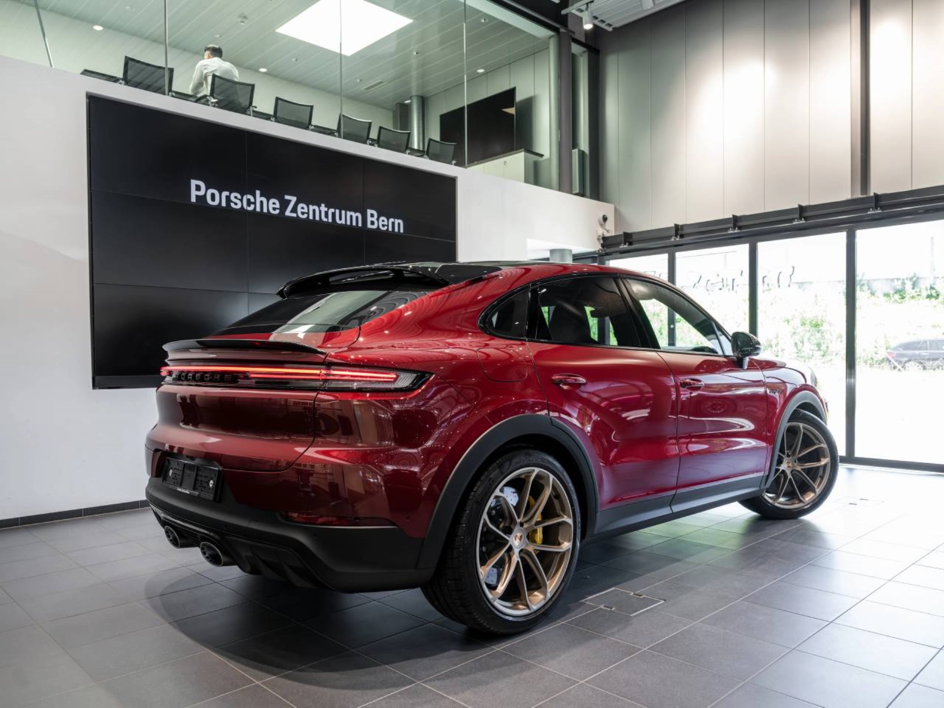 PORSCHE Cayenne Turbo E-Hybrid Coupé mit GT-Paket-image-2