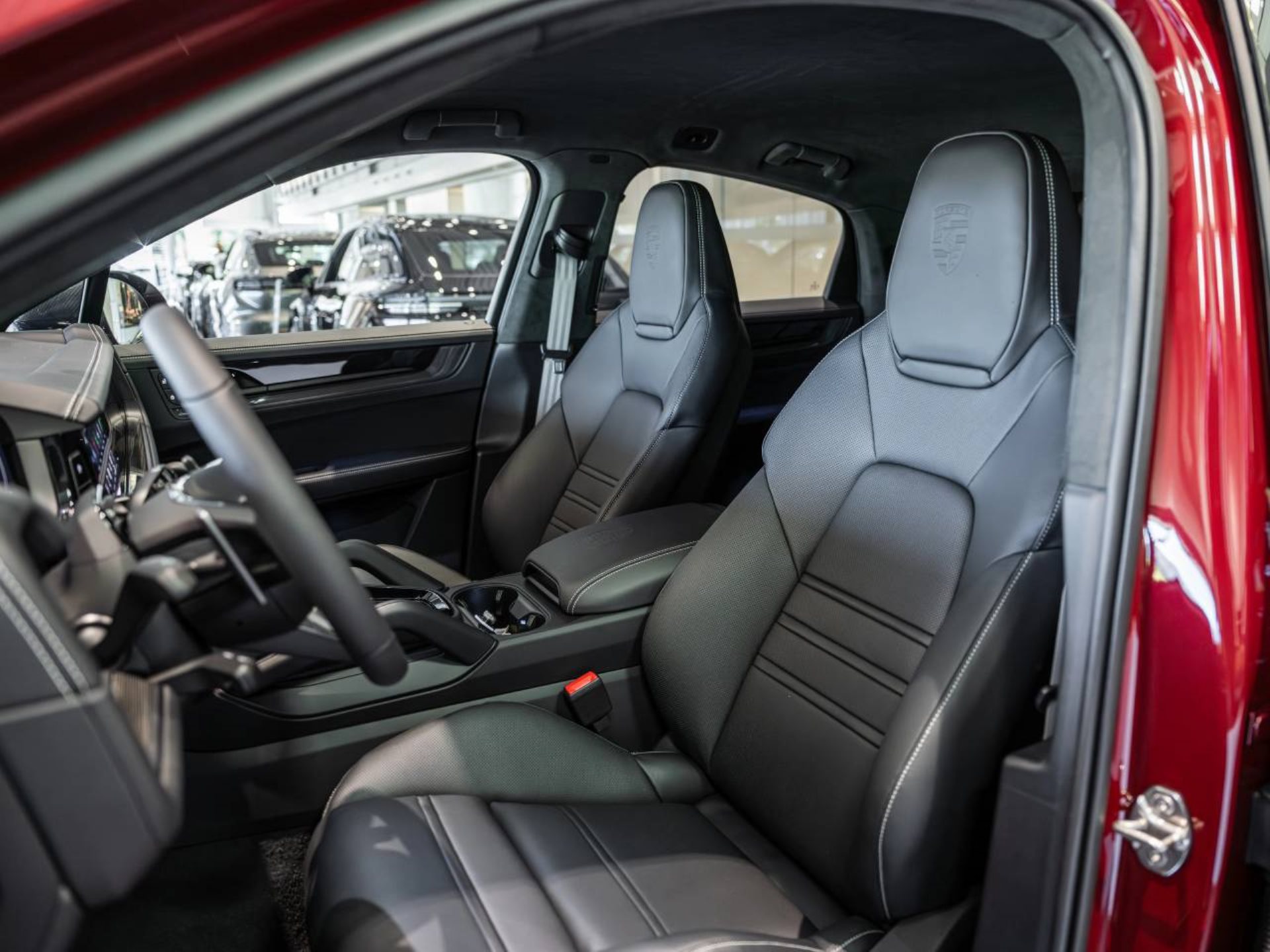 PORSCHE Cayenne Turbo E-Hybrid Coupé mit GT-Paket-image-4