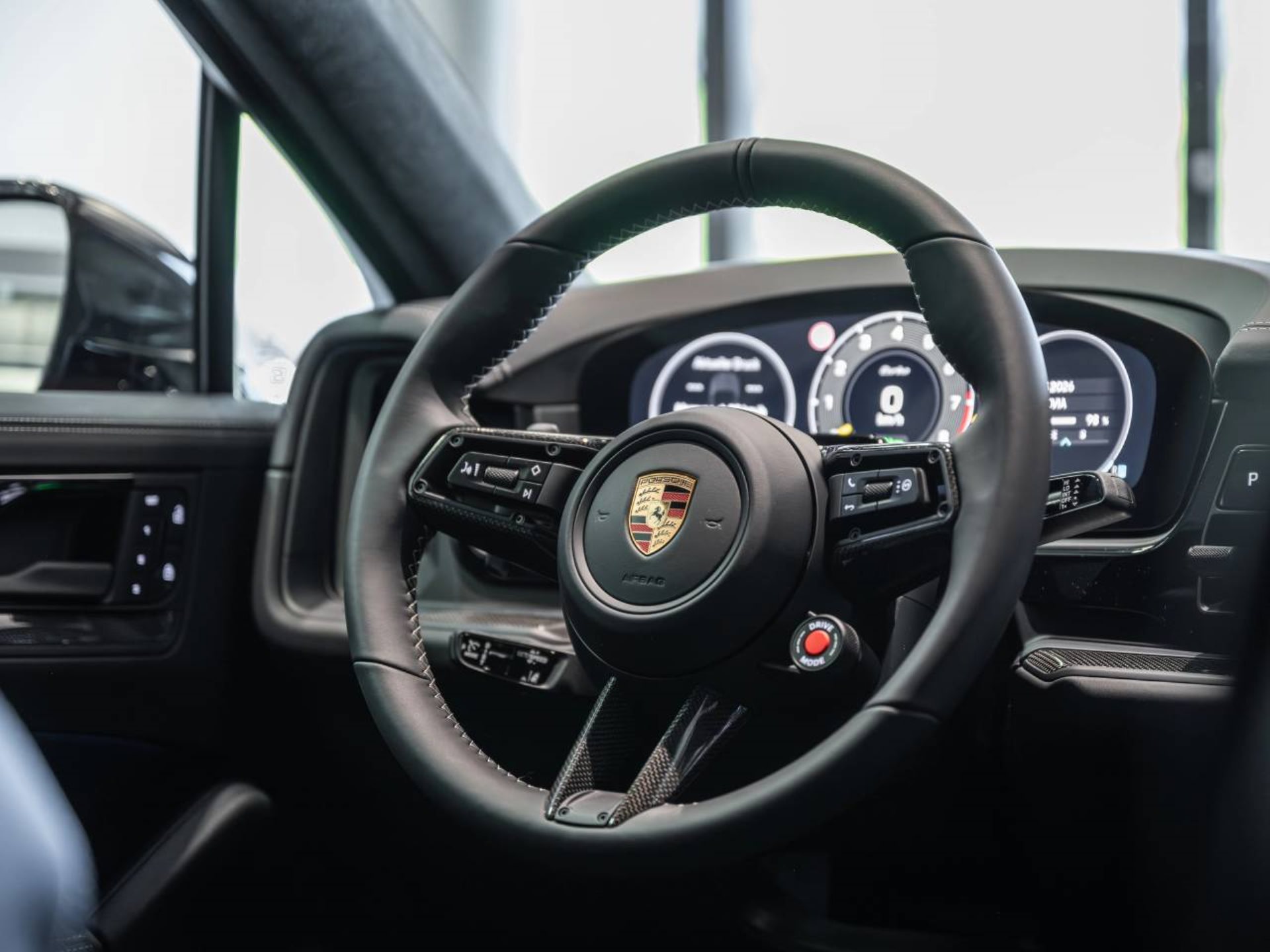PORSCHE Cayenne Turbo E-Hybrid Coupé mit GT-Paket-image-14