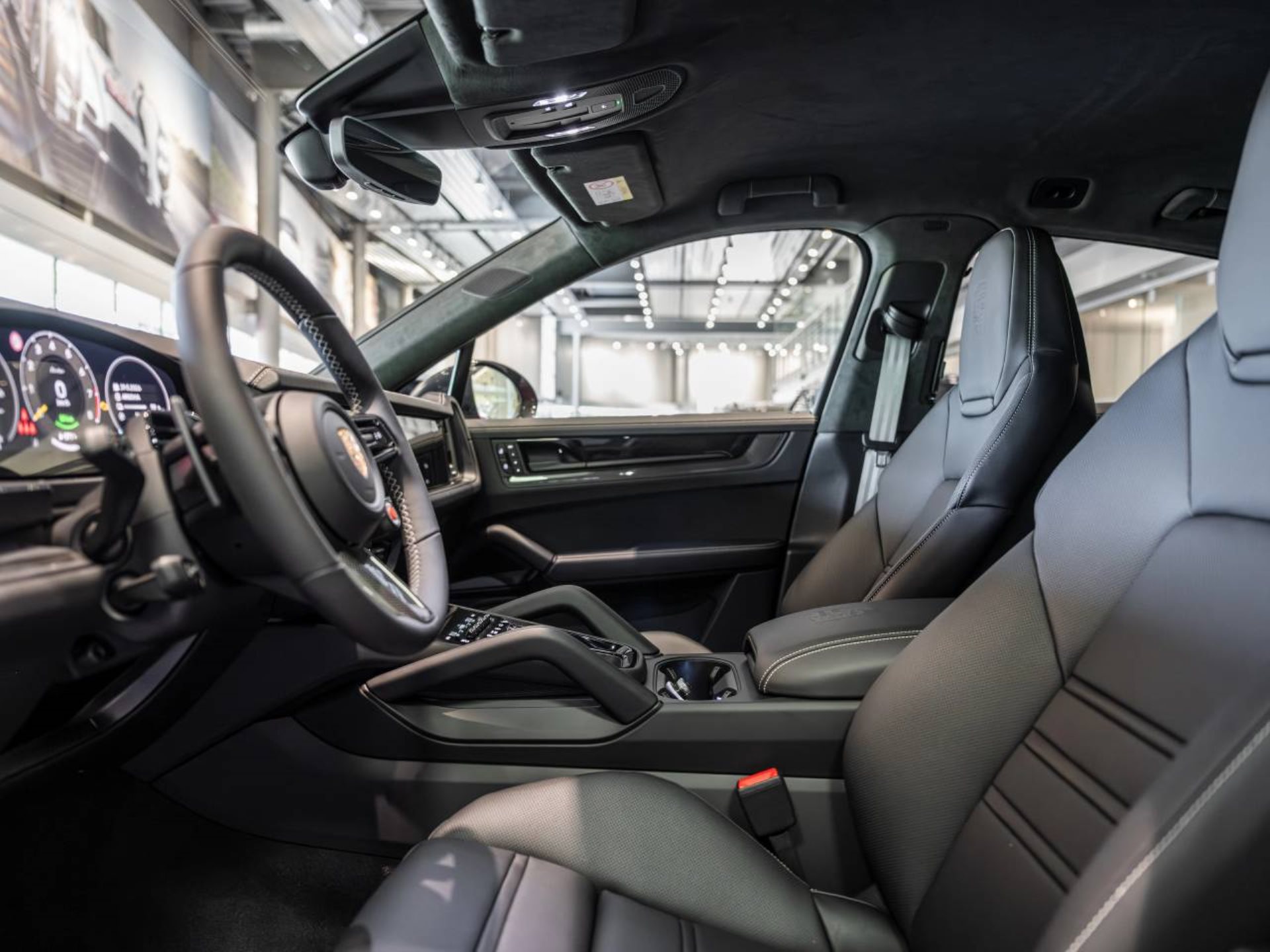 PORSCHE Cayenne Turbo E-Hybrid Coupé mit GT-Paket-image-3