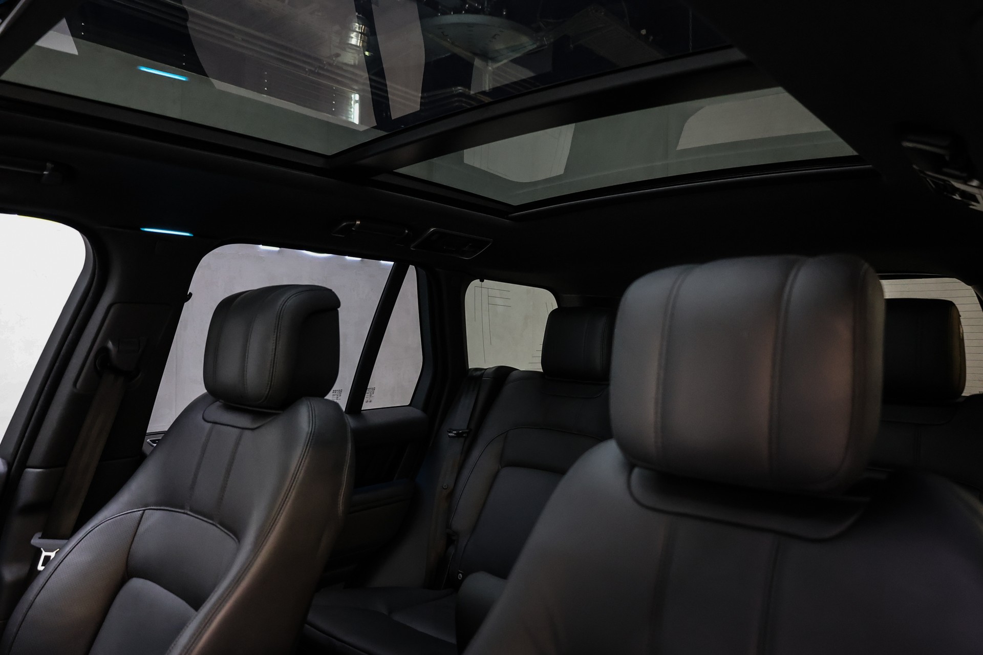 LAND ROVER Range Rover 3.0 I6D Vogue-image-35