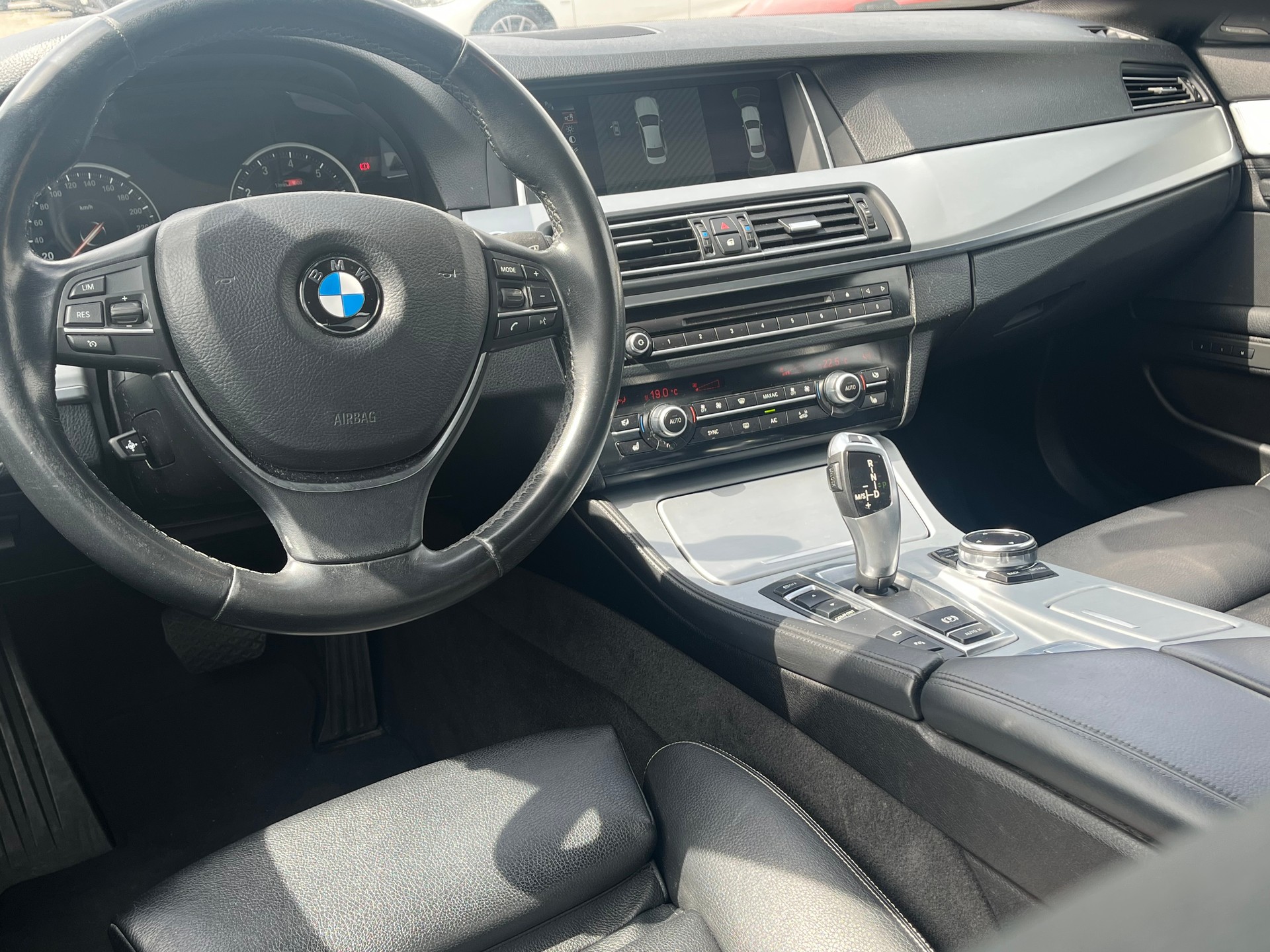 BMW 528i Modern Line Steptronic-image-11