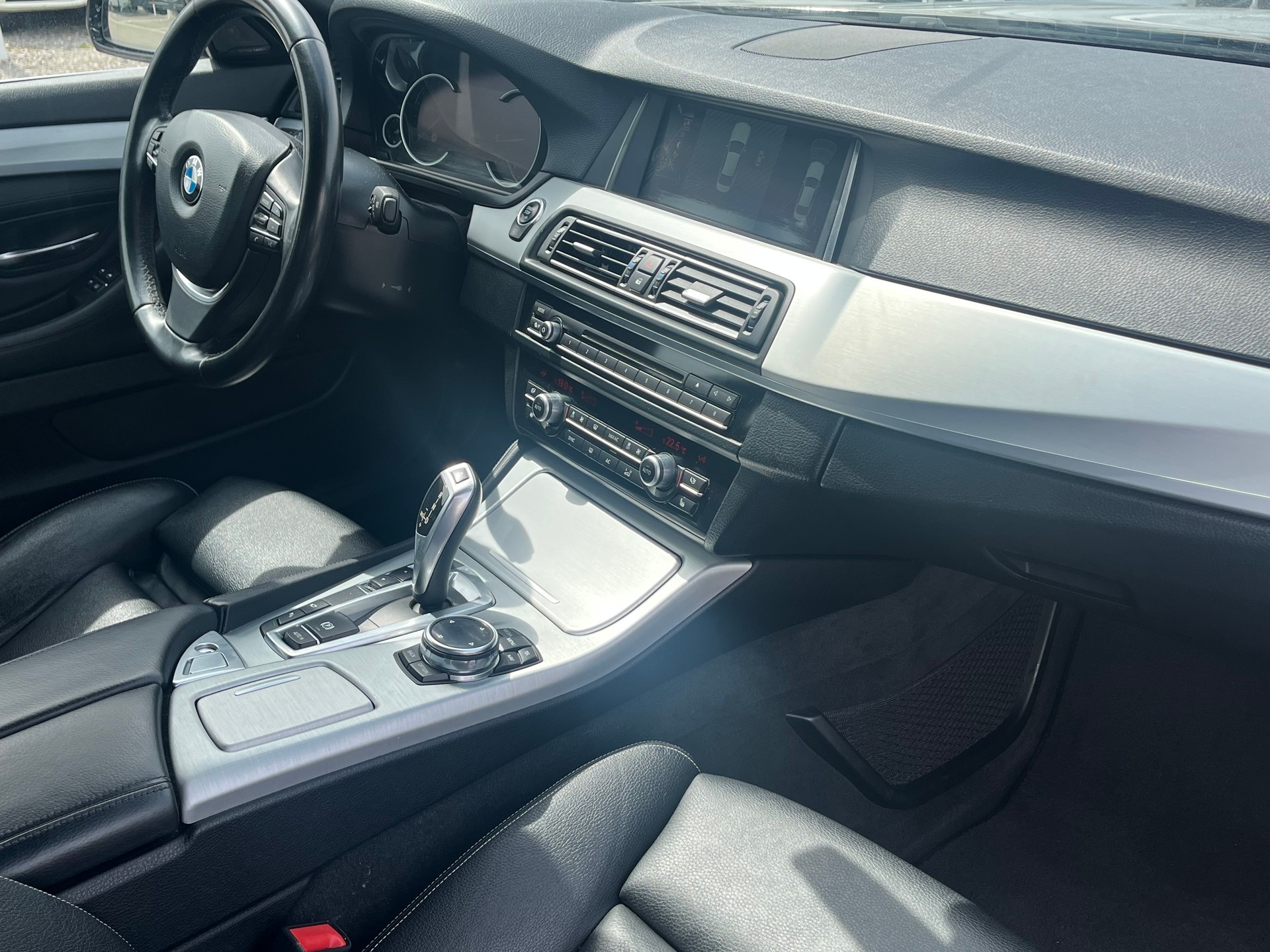 BMW 528i Modern Line Steptronic-image-7
