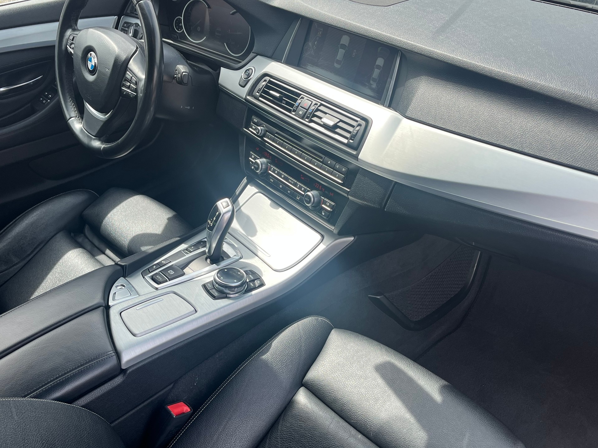 BMW 528i Modern Line Steptronic-image-9