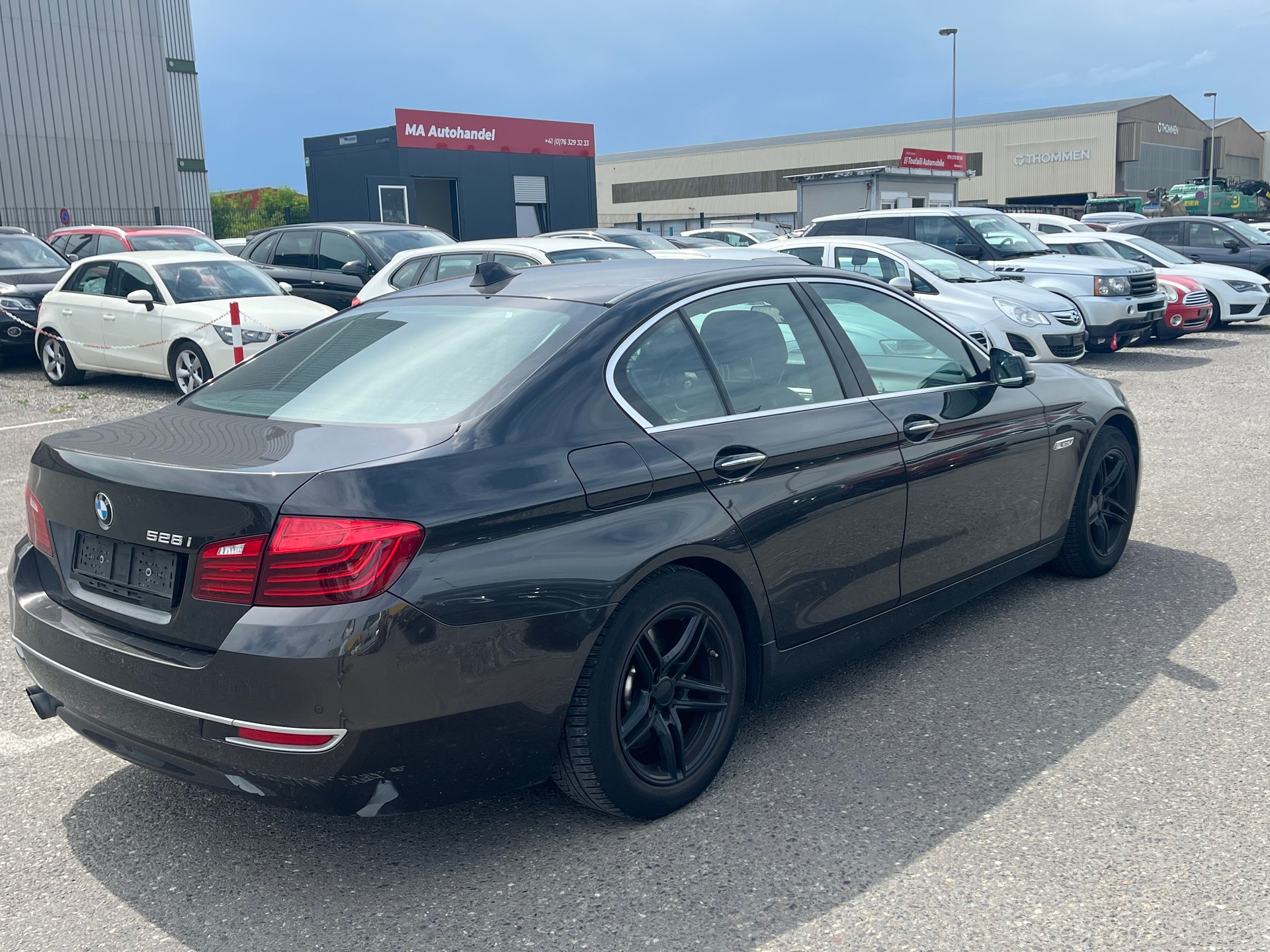 BMW 528i Modern Line Steptronic-image-3