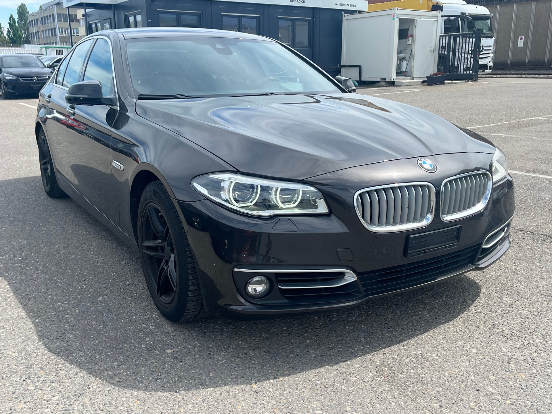 BMW 528i Modern Line Steptronic-image-0