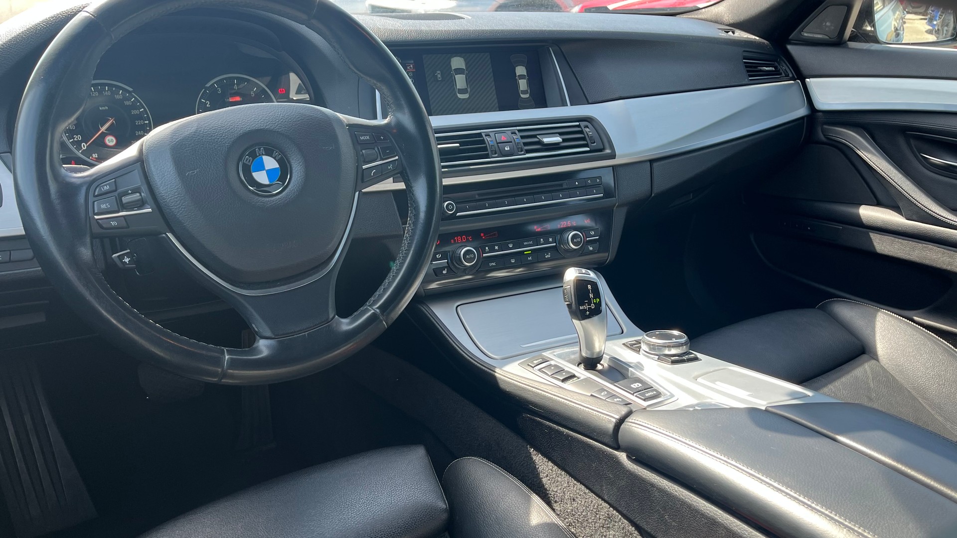 BMW 528i Modern Line Steptronic-image-15