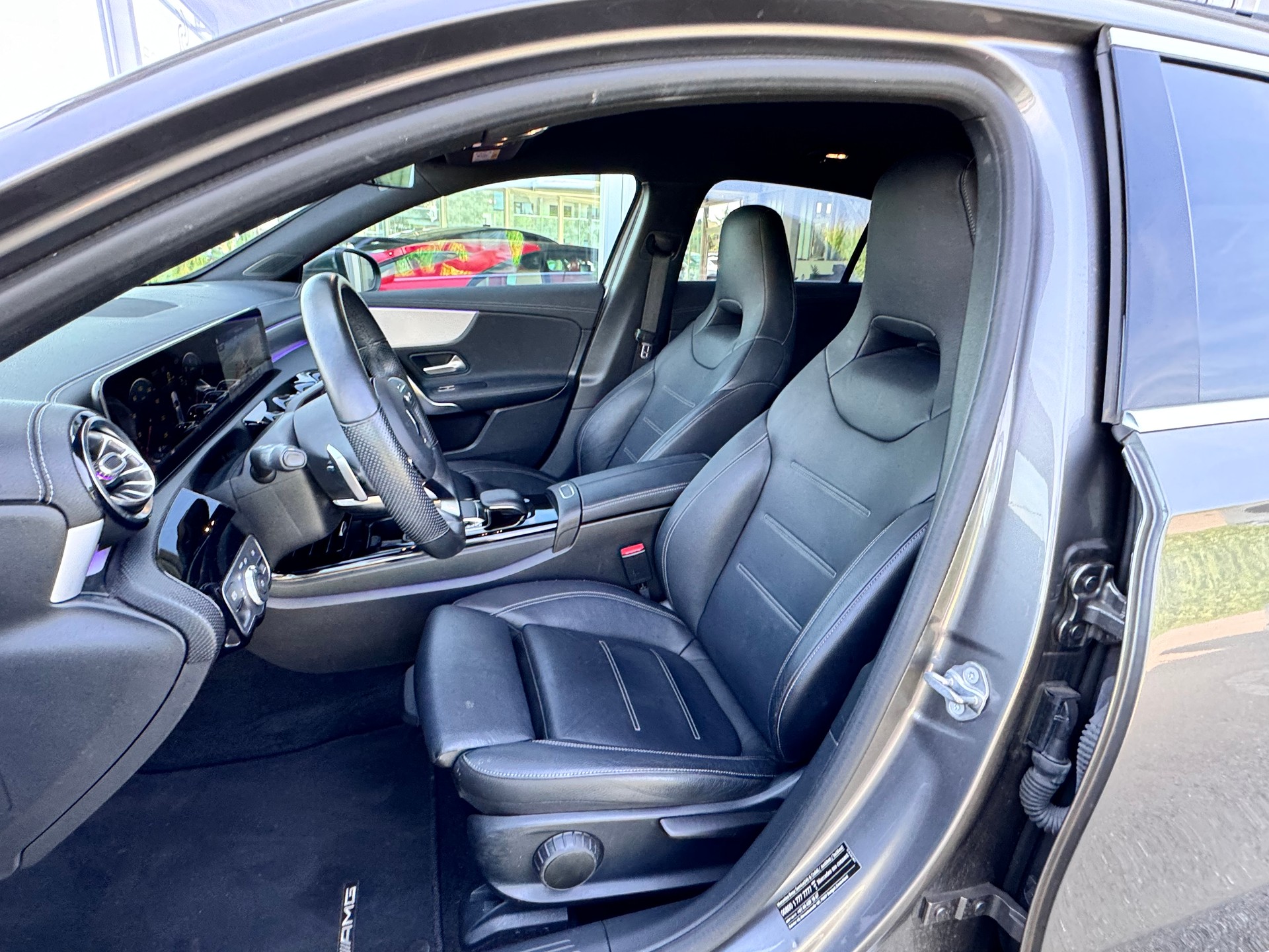 MERCEDES-BENZ A 200 AMG Line 7G-DCT-image-12