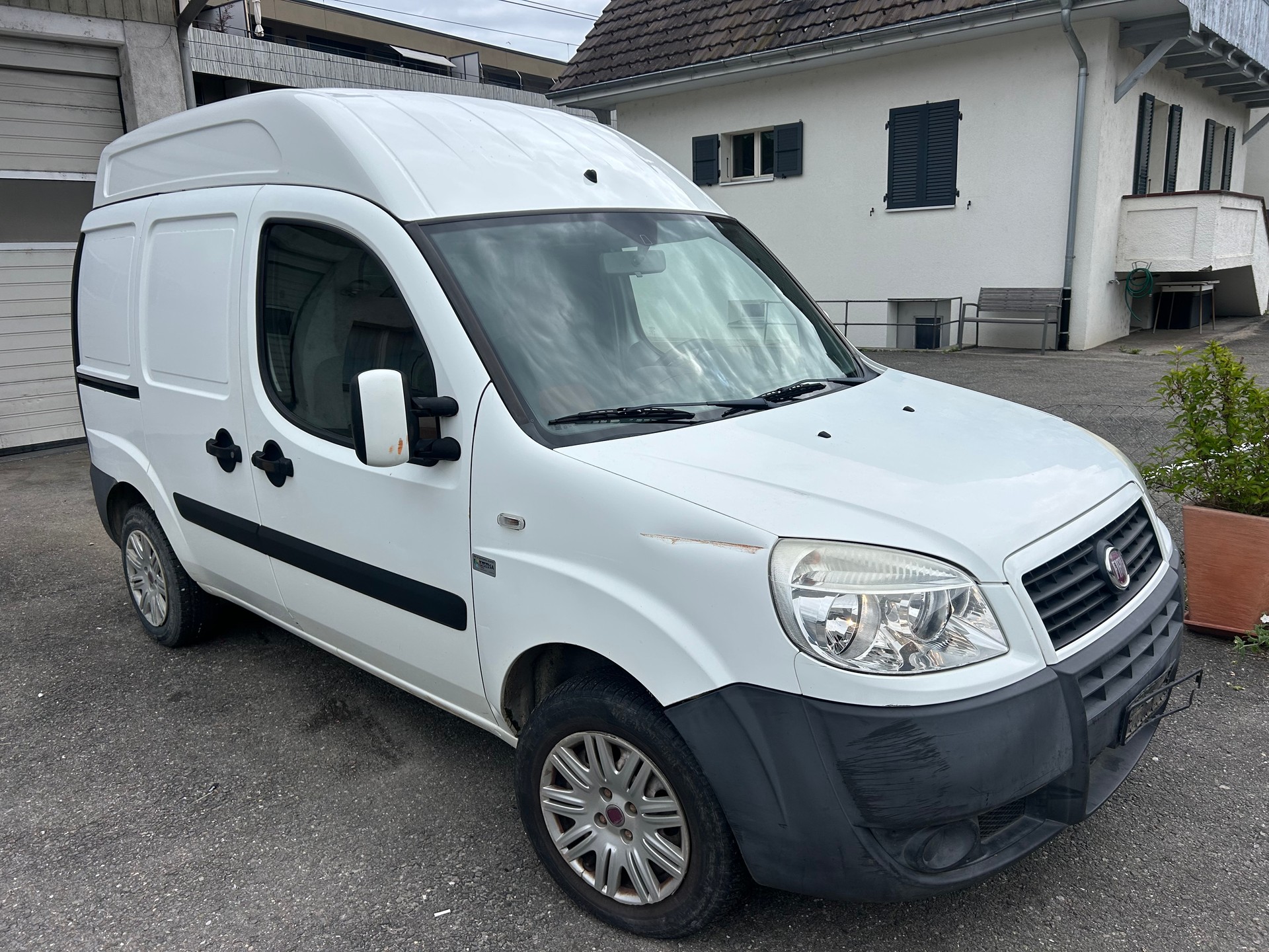 FIAT Doblò 1.6 Narural Power Cargo Maxi Swiss-image-0