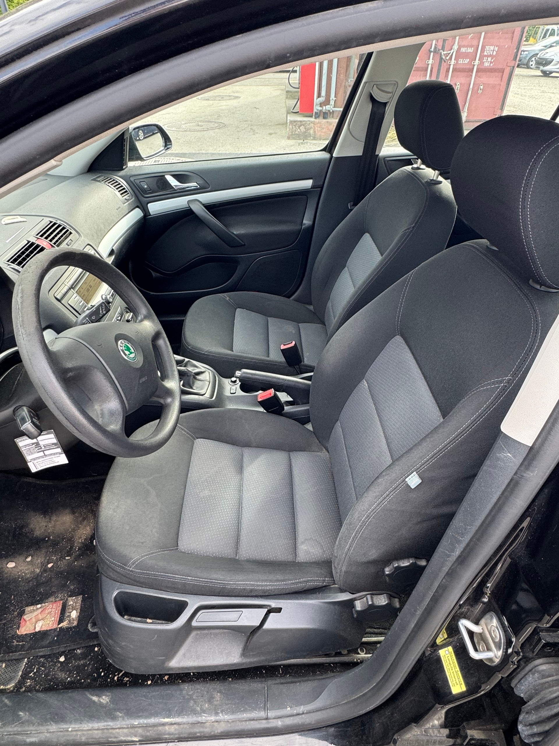 SKODA Octavia 1.9 TDI Swiss Ice Hockey 4x4-image-6