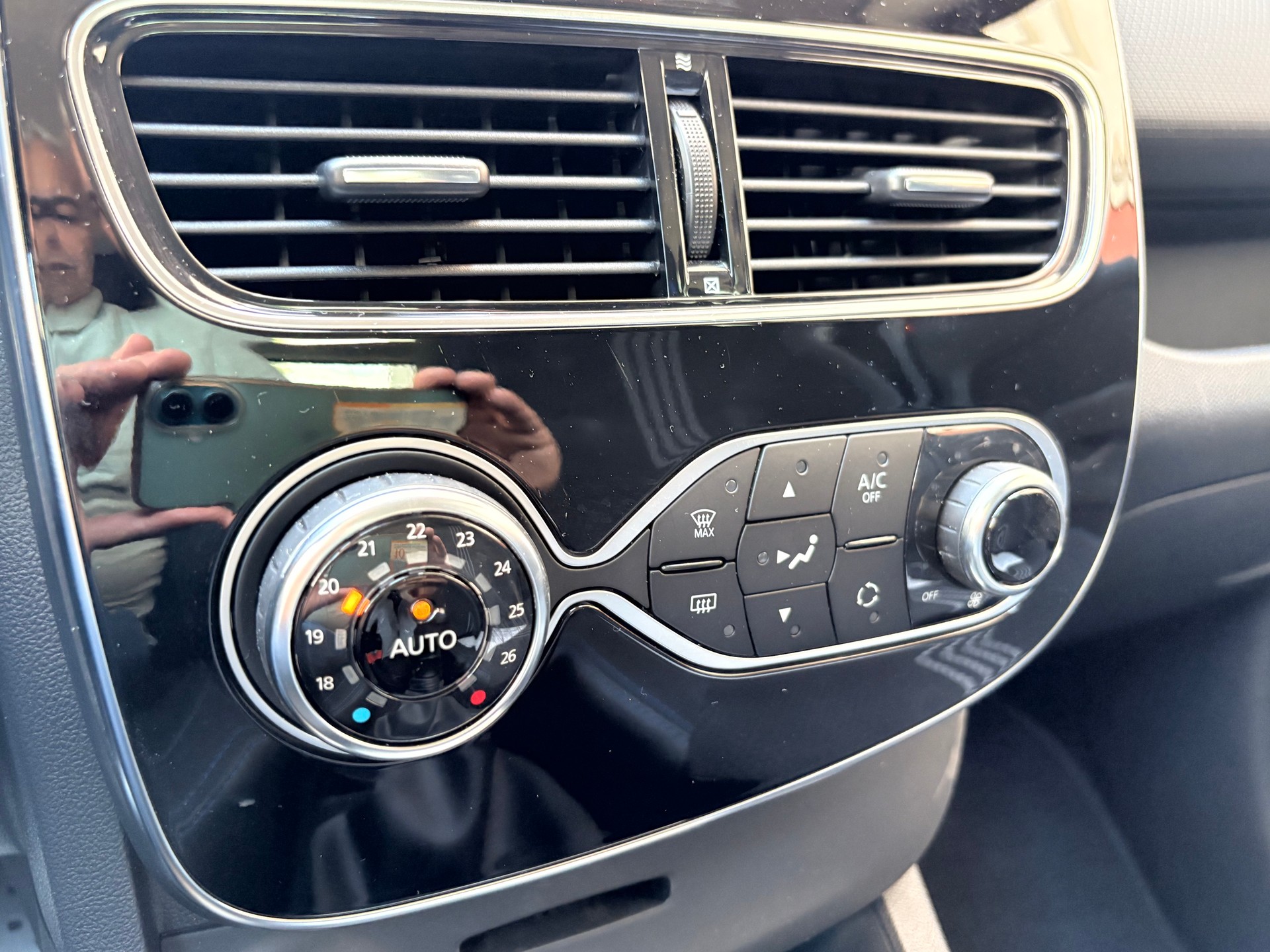 RENAULT Clio 1.2 16V T GT Line-image-10
