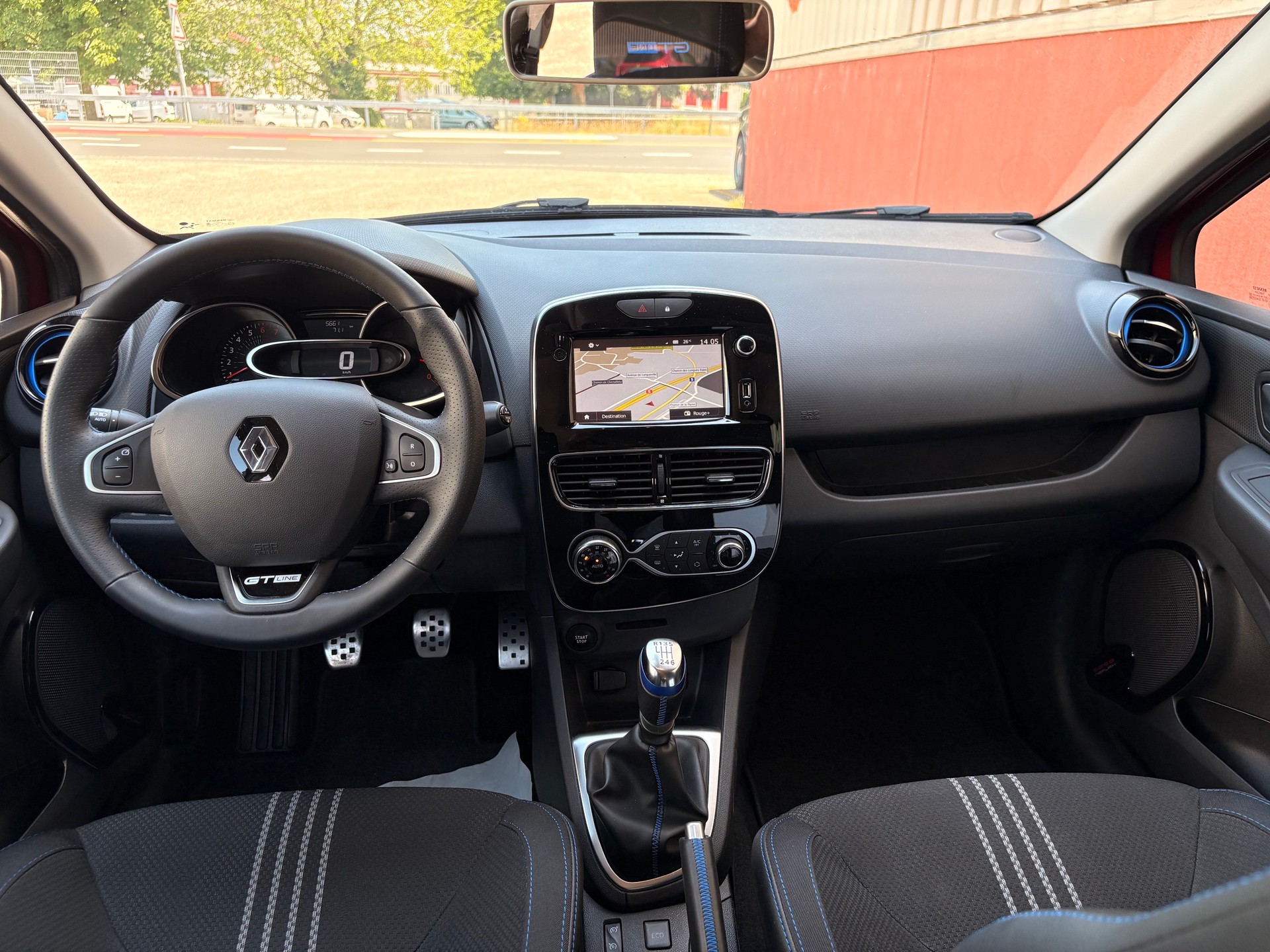 RENAULT Clio 1.2 16V T GT Line-image-5