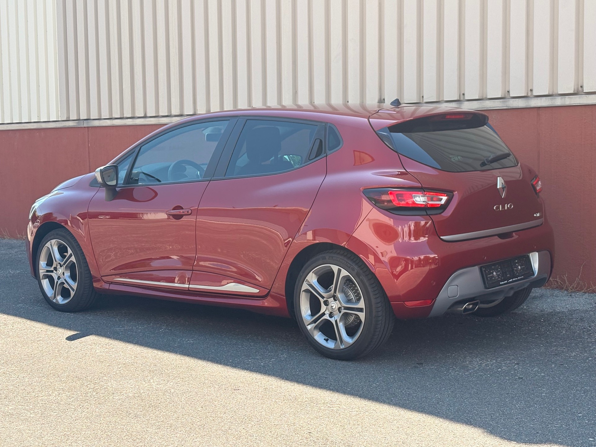 RENAULT Clio 1.2 16V T GT Line-image-3