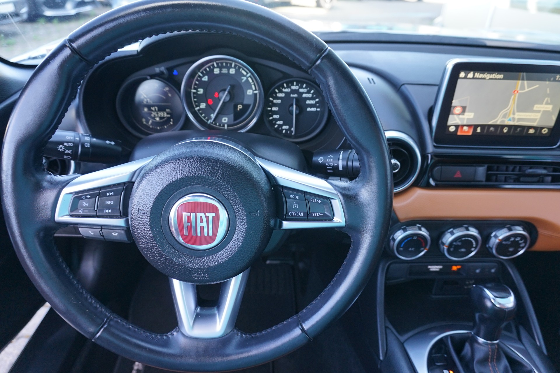 FIAT 124 Spider 1.4 TB Lusso Automat mit erst 25`000km!!-image-17