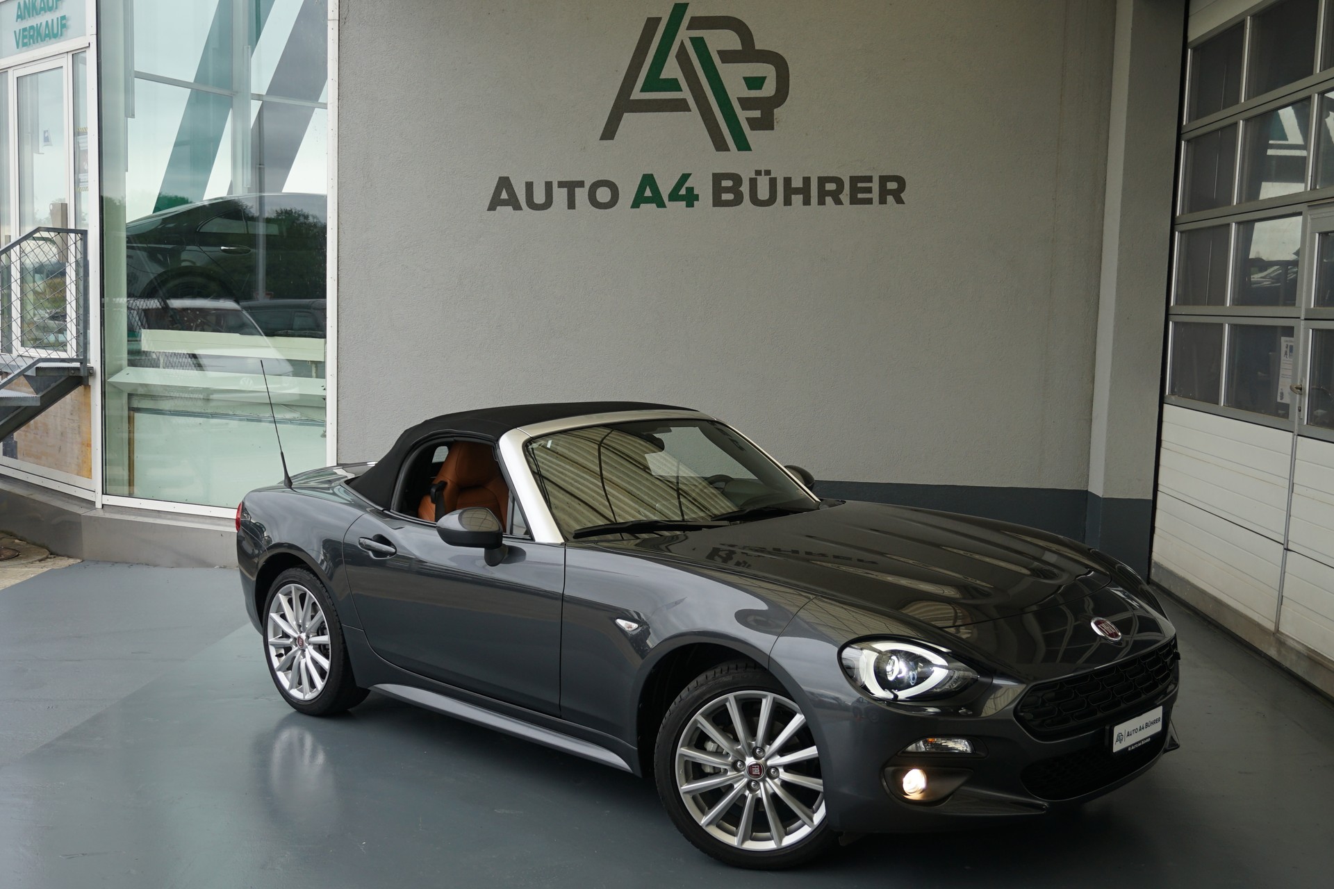 FIAT 124 Spider 1.4 TB Lusso Automat mit erst 25`000km!!-image-2