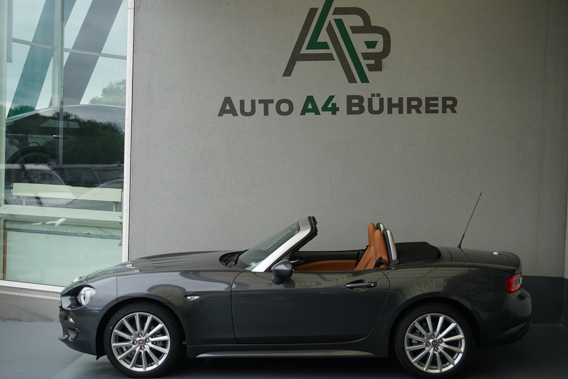 FIAT 124 Spider 1.4 TB Lusso Automat mit erst 25`000km!!-image-1