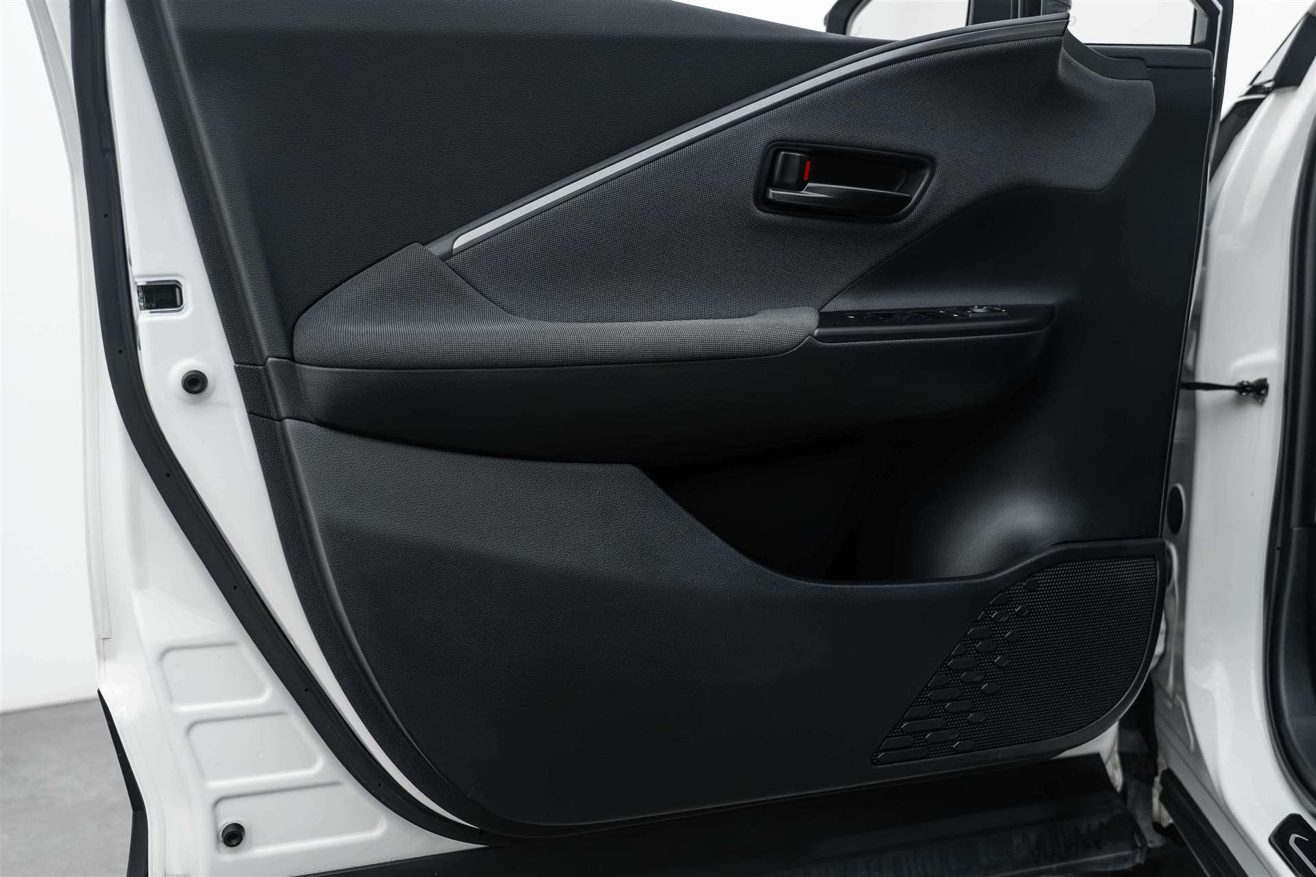 TOYOTA C-HR 2.0 HSD Trend CVT-Automat-image-5