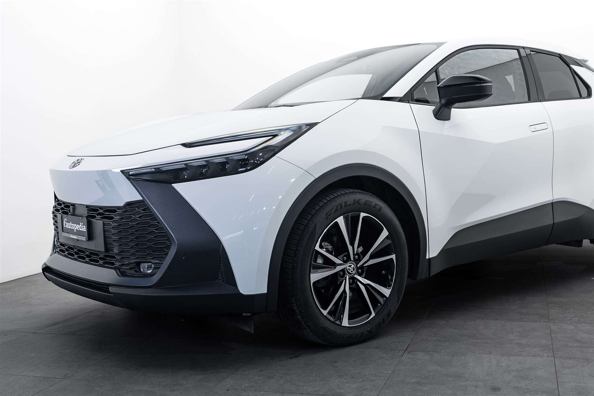 TOYOTA C-HR 2.0 HSD Trend CVT-Automat-showroom-element-1