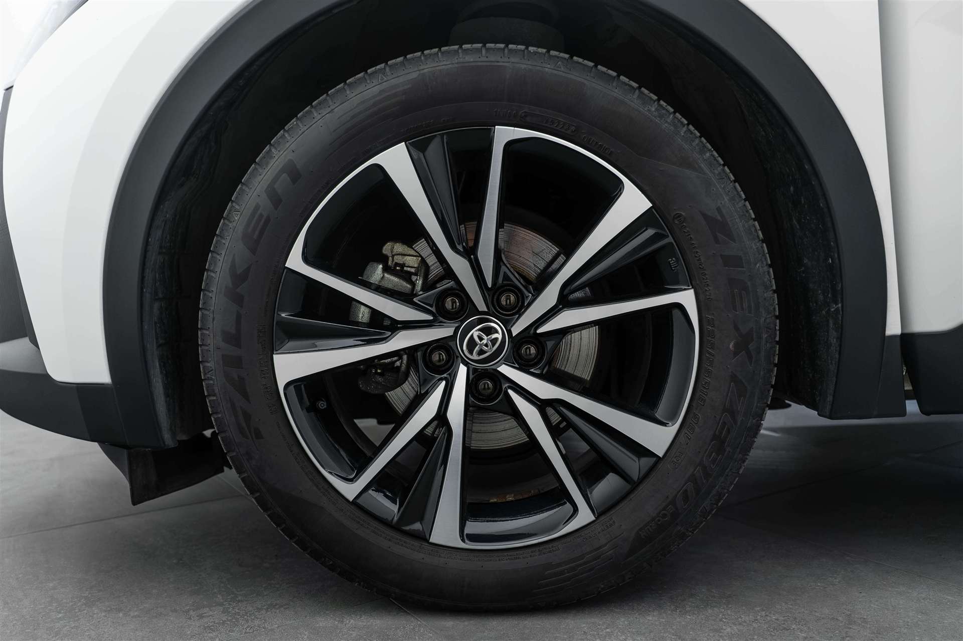TOYOTA C-HR 2.0 HSD Trend CVT-Automat-image-4