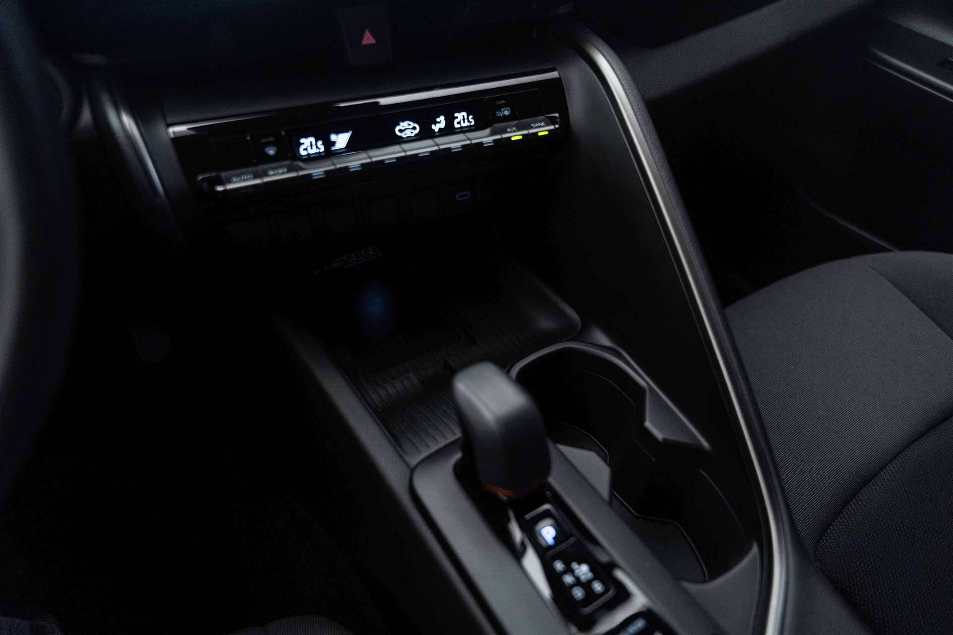 TOYOTA C-HR 2.0 HSD Trend CVT-Automat-image-19
