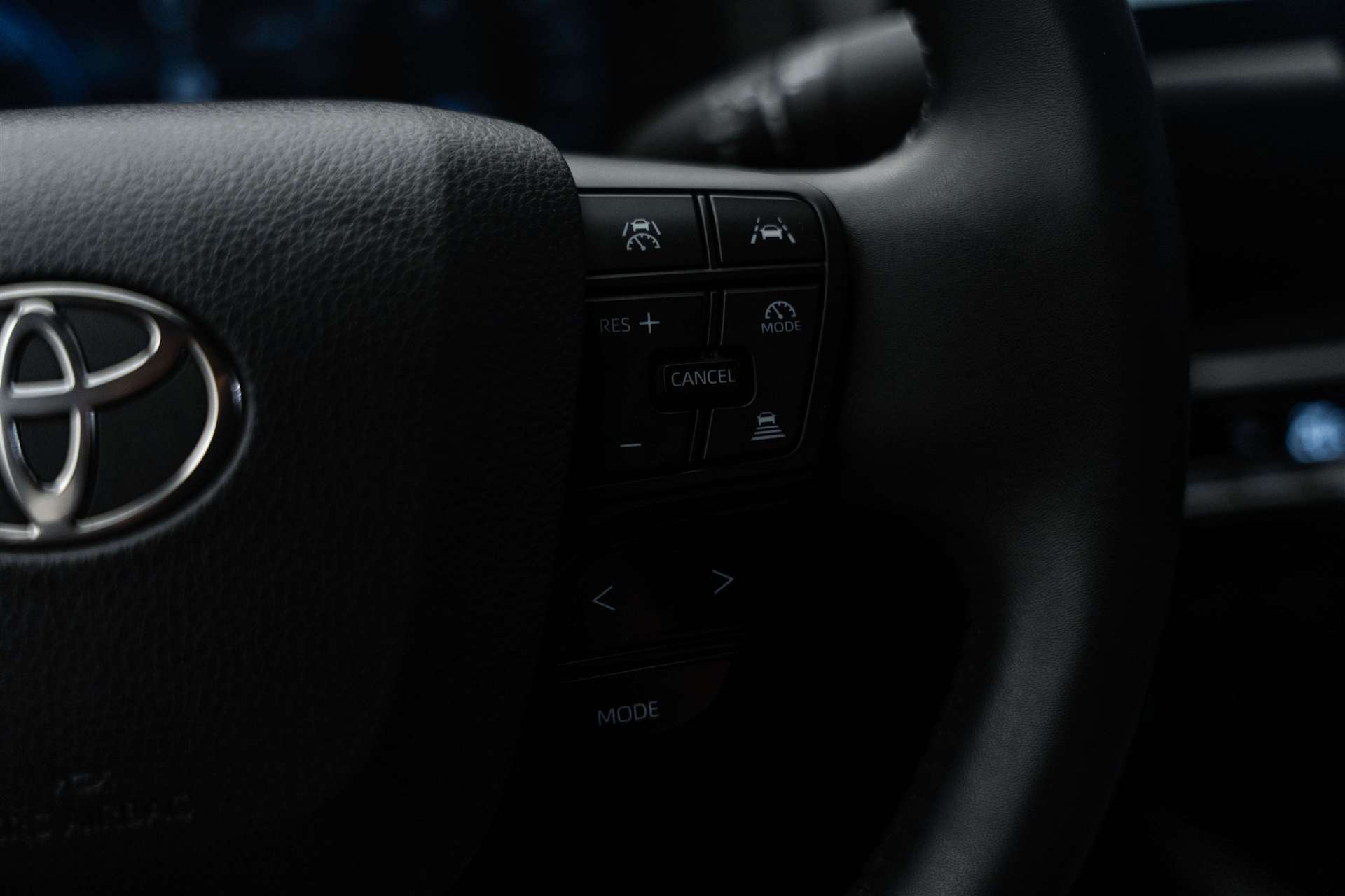 TOYOTA C-HR 2.0 HSD Trend CVT-Automat-image-13