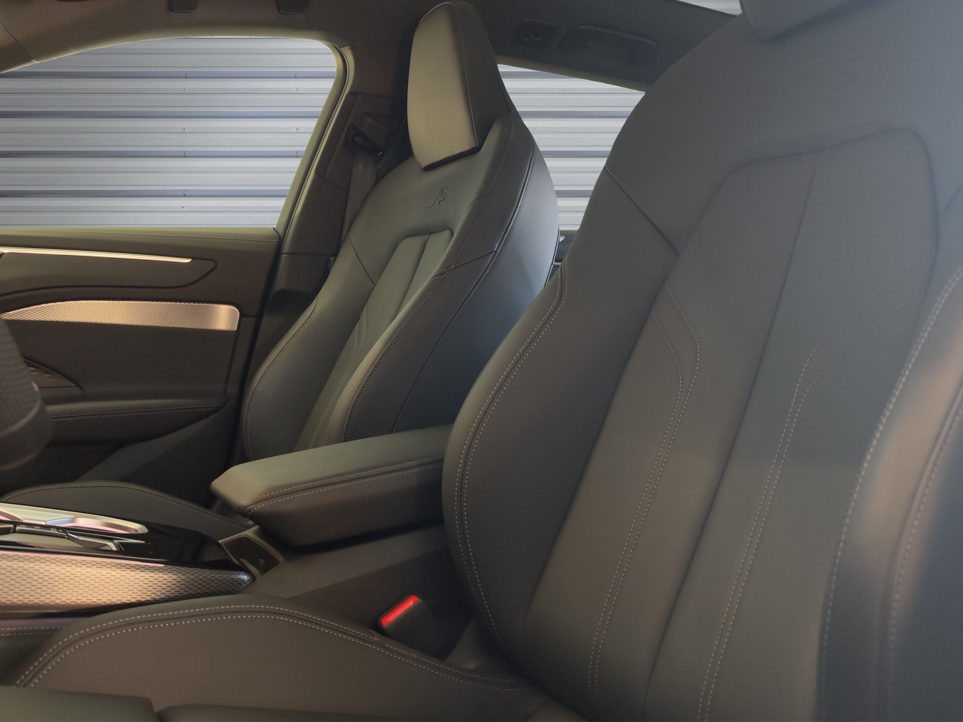 AUDI A6 Avant TDI 150 kW S tronic-image-8