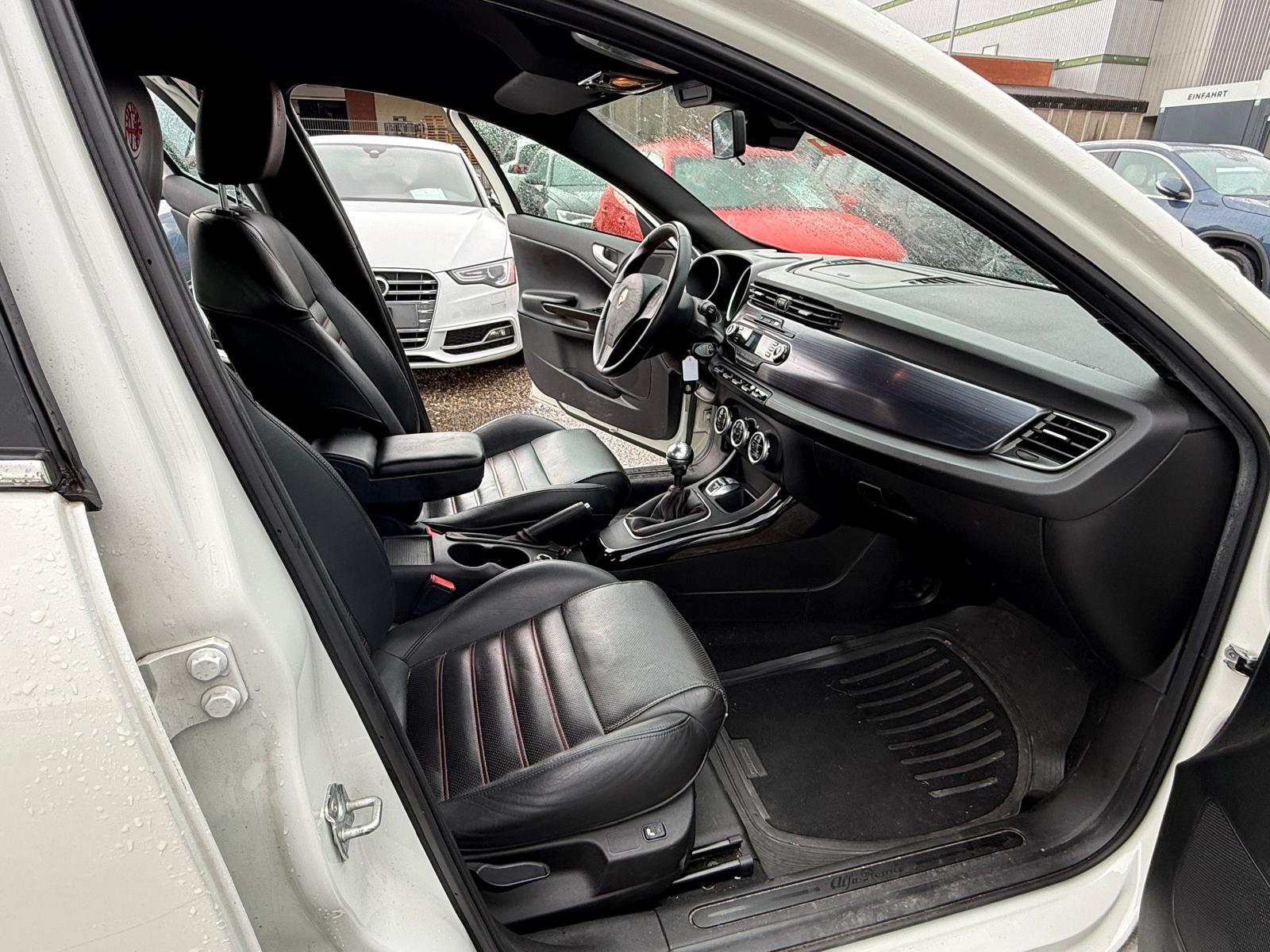 ALFA ROMEO Giulietta 1.4 TB MA 170 Distinctive-image-8
