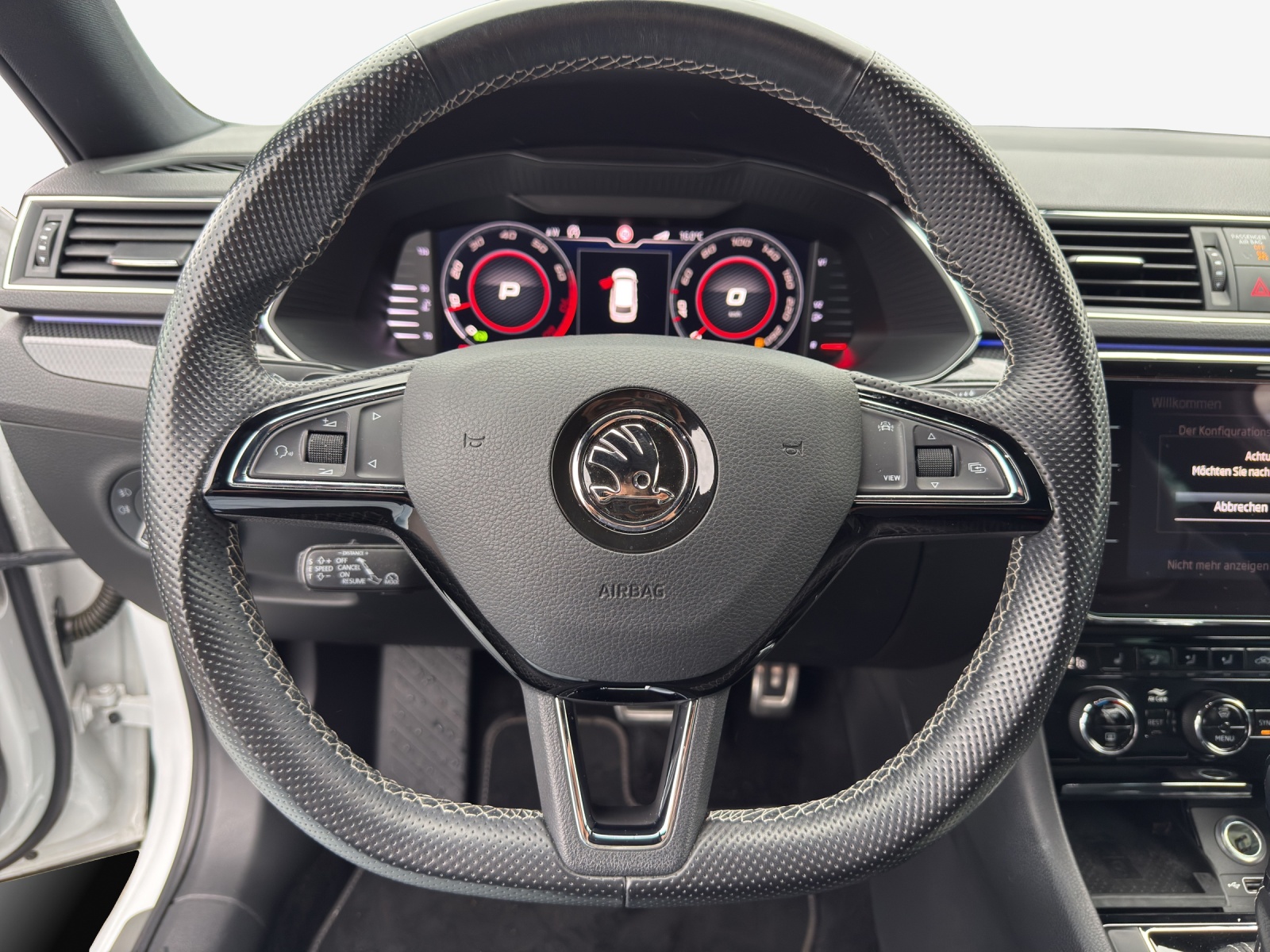 SKODA Superb Combi 2.0 TSI SportLine+ DSG 4x4-image-9