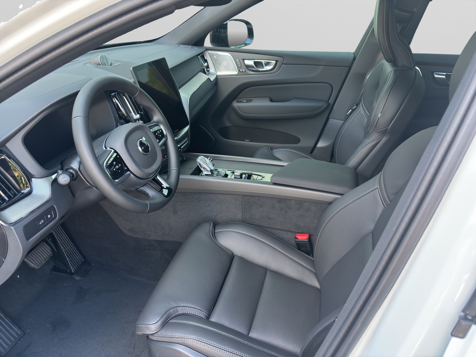 VOLVO XC60 2.0 T8 TE Ultra Dark eAWD-image-3