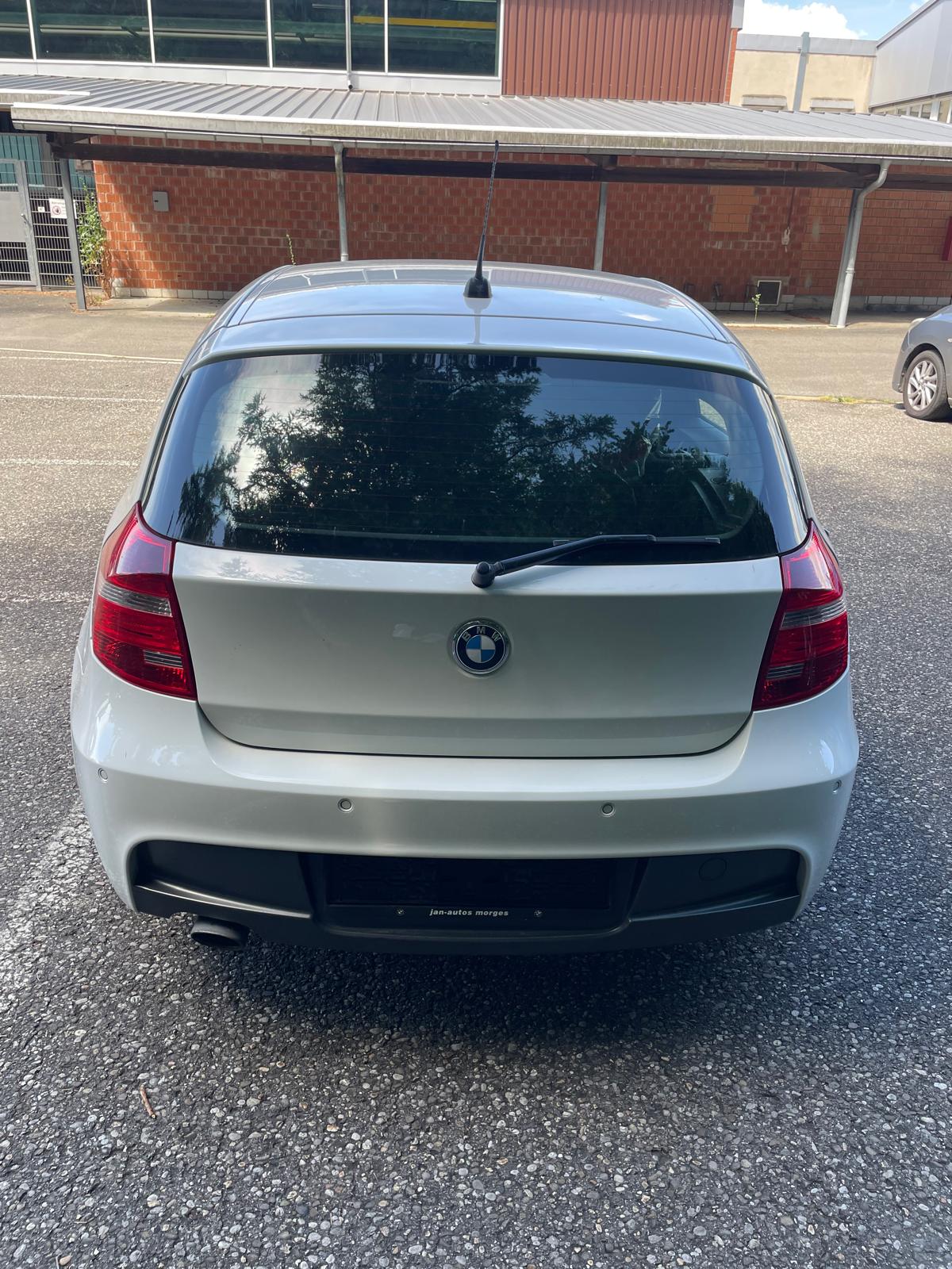 BMW 118d Dynamic Edition-image-2