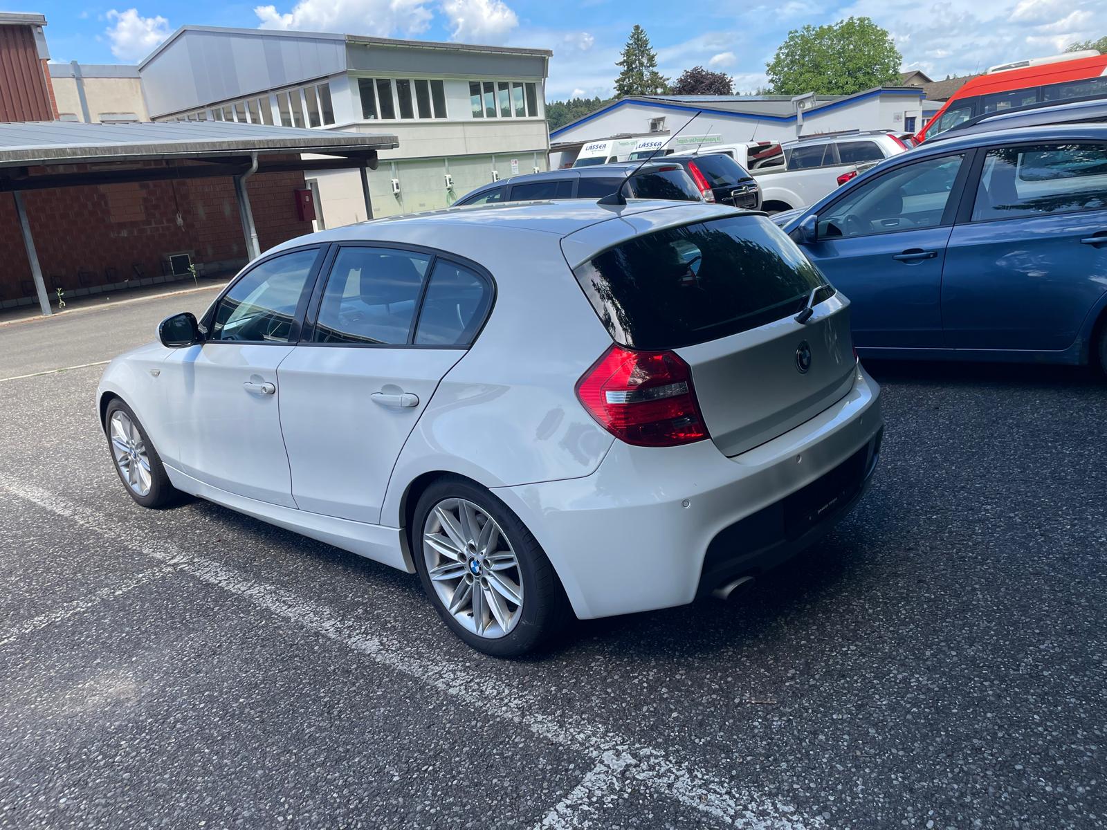 BMW 118d Dynamic Edition-image-4