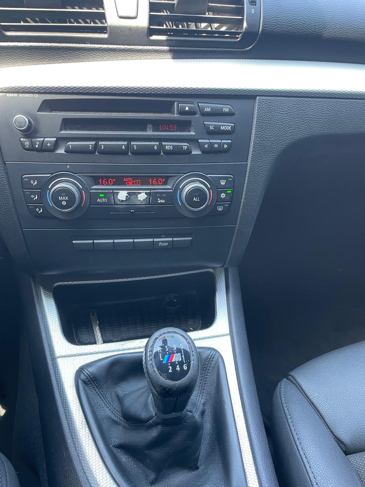 BMW 118d Dynamic Edition-image-10