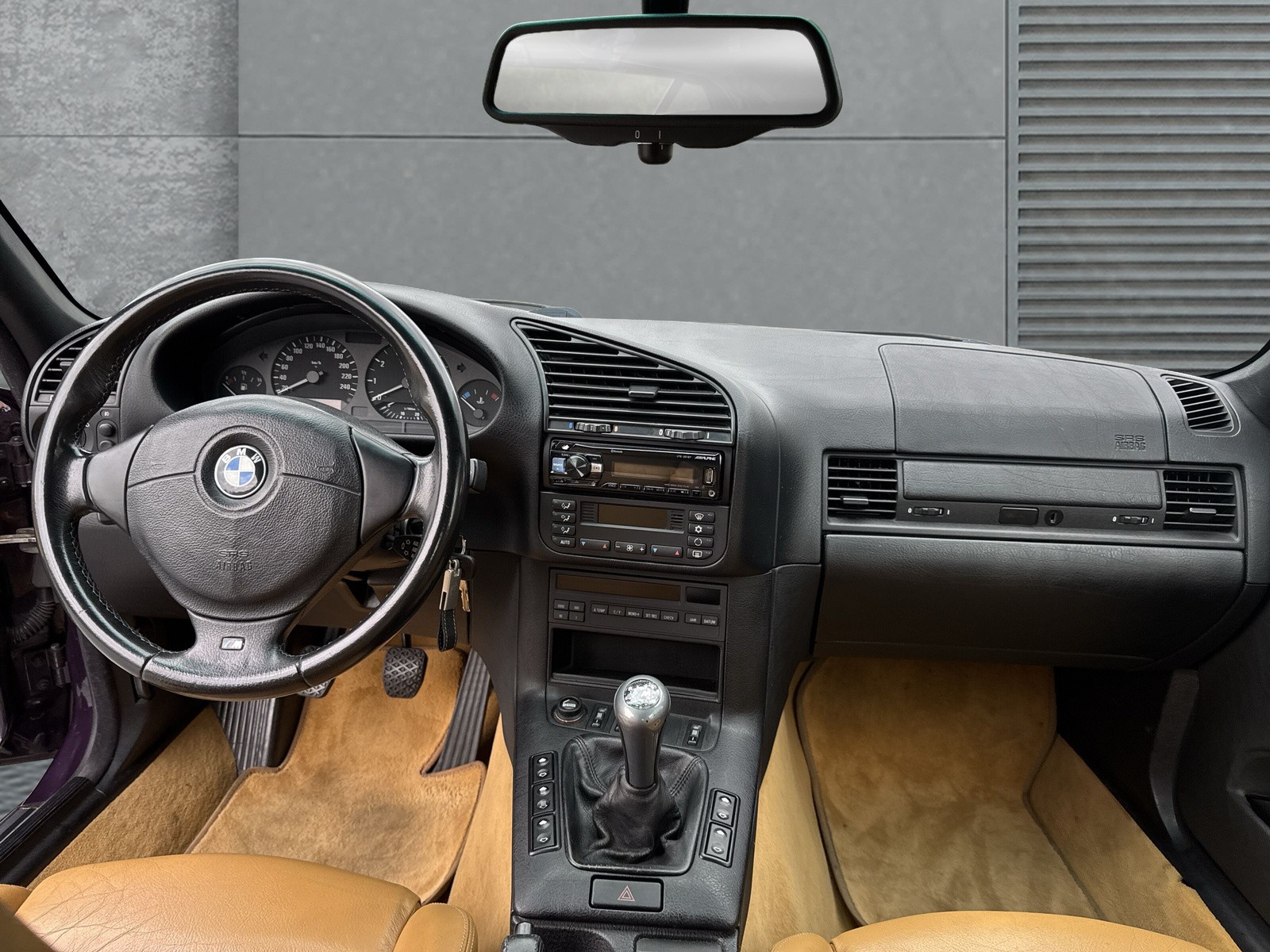 BMW 328i Cabrio-image-13