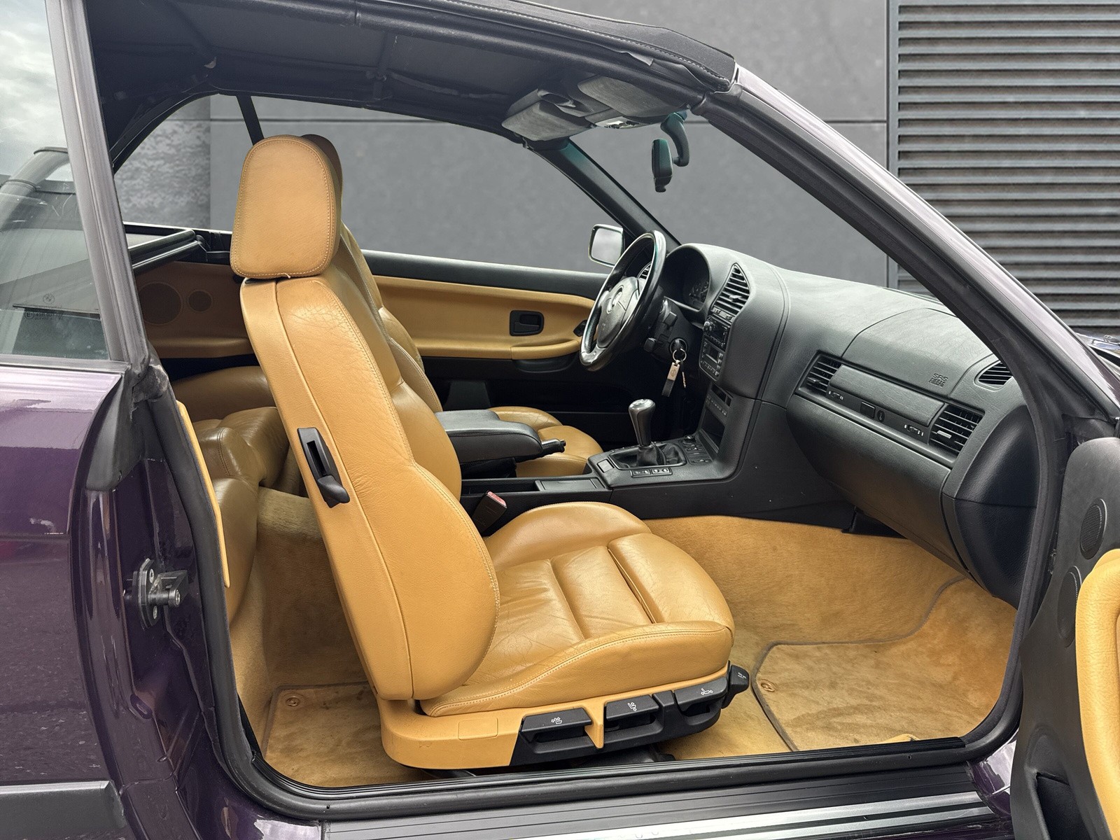 BMW 328i Cabrio-image-10